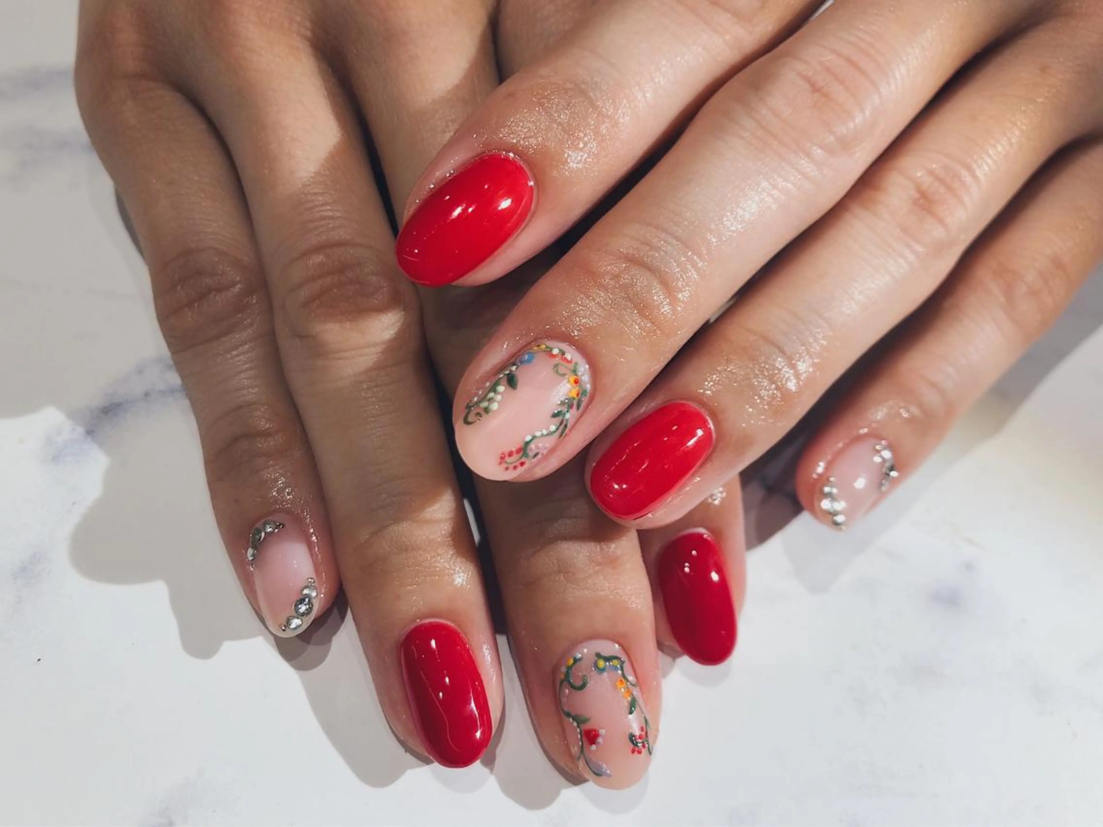 ショート カラー ネイル マツエク・マツパ ハンドネイル illum hicariのネイルデザイン