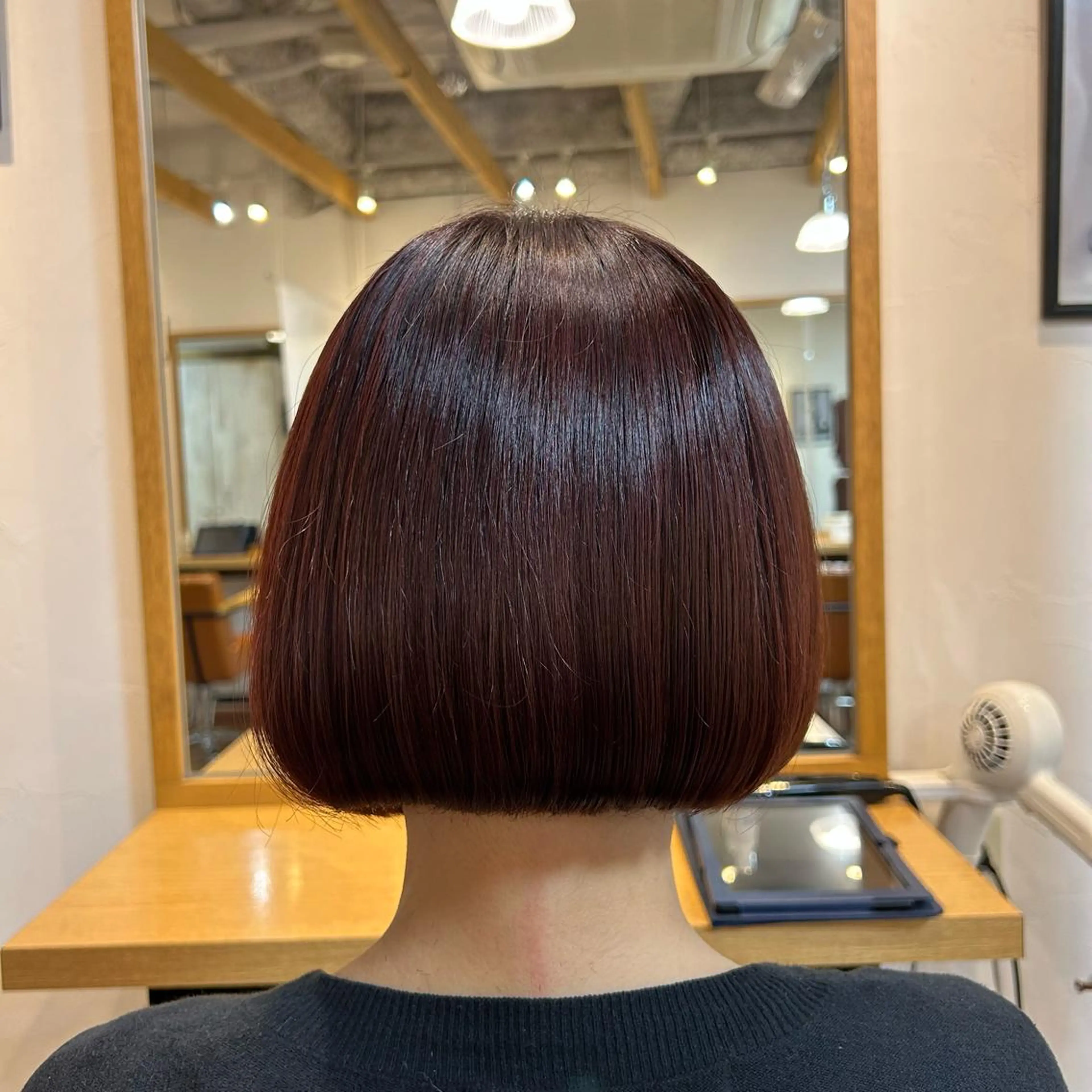 ショート カラー ボルドーカラー ボブ glam ミサキのヘアスタイル