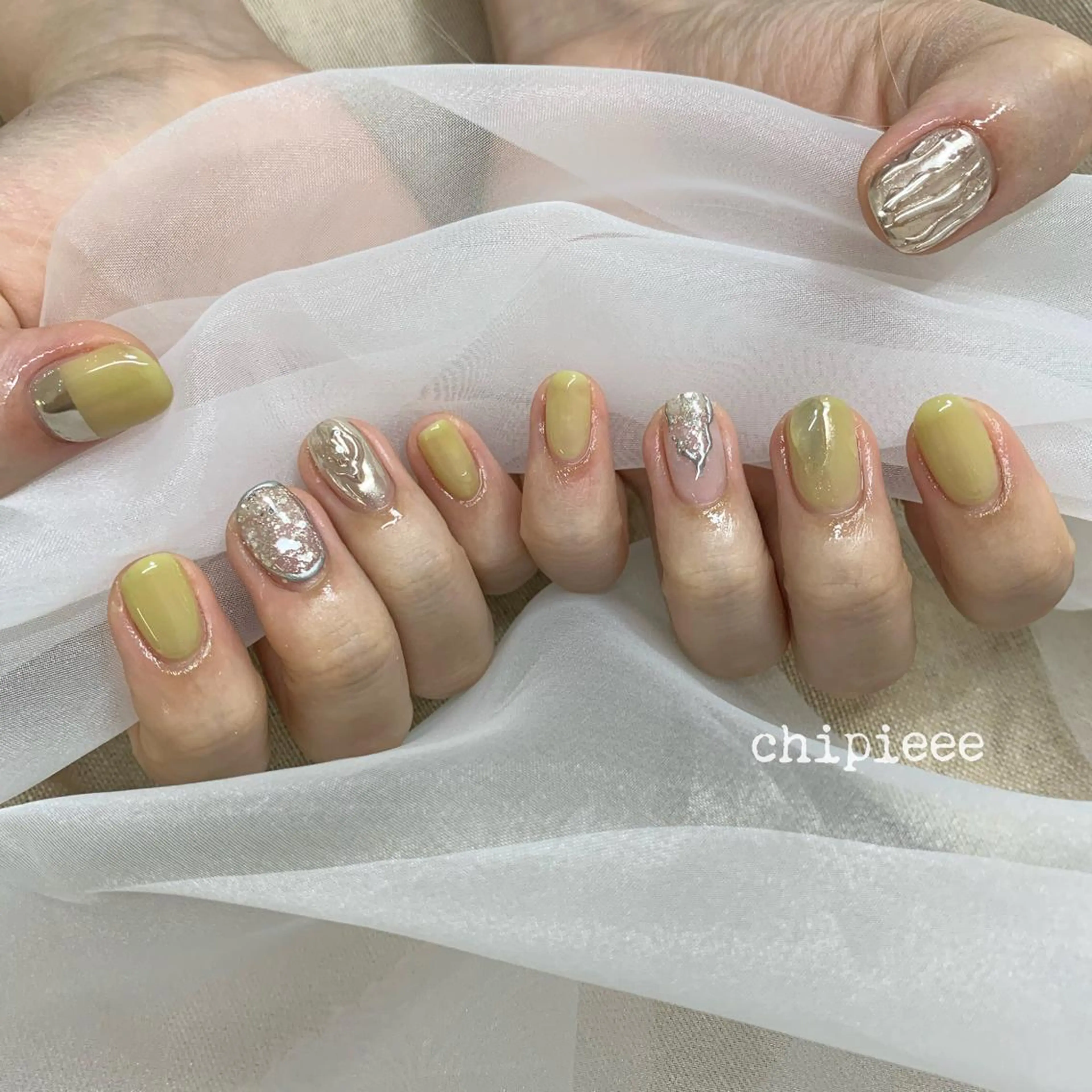 ネイル ミラーネイル ピスタチオネイル ぷっくりネイル シンプルネイル charme所属・. SHIORIのネイルデザイン