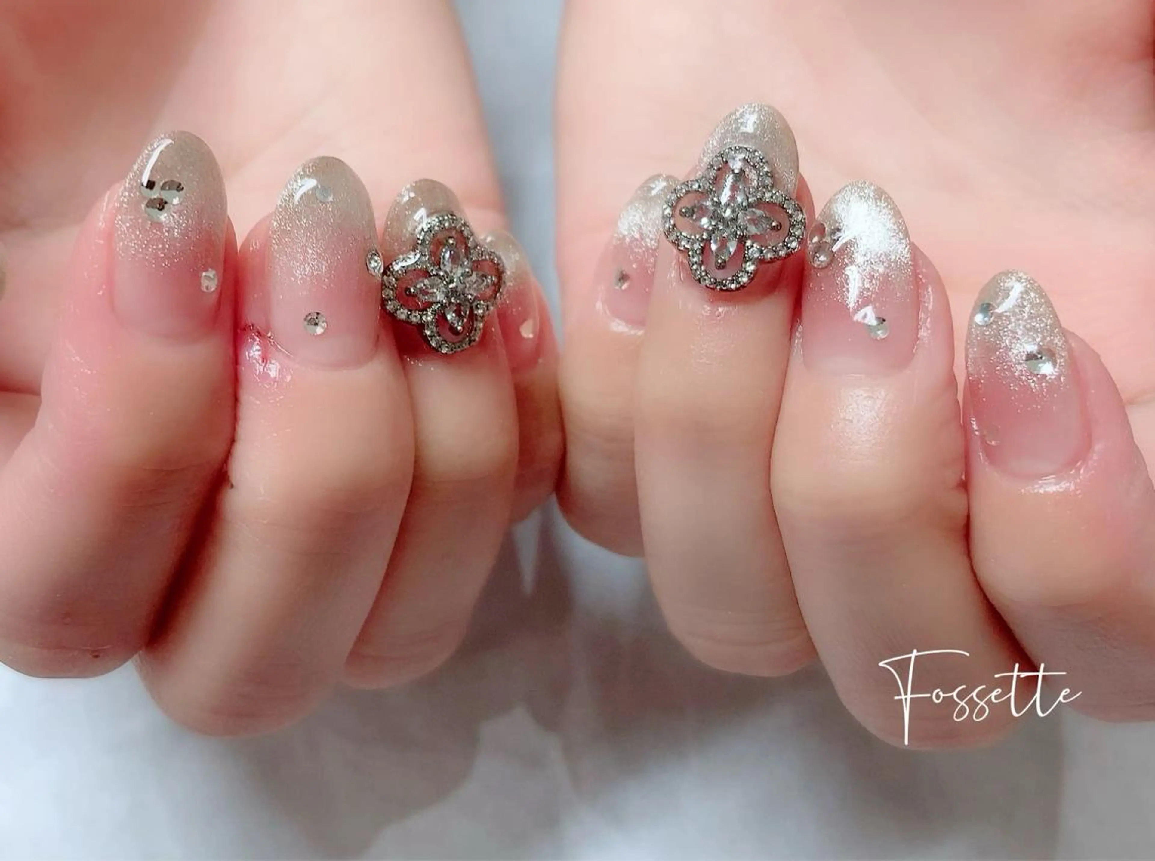 ネイル チークネイル グラデーション キラキラネイル 韓国ネイル マグネットネイル nailsalon Fossetteのネイルデザイン