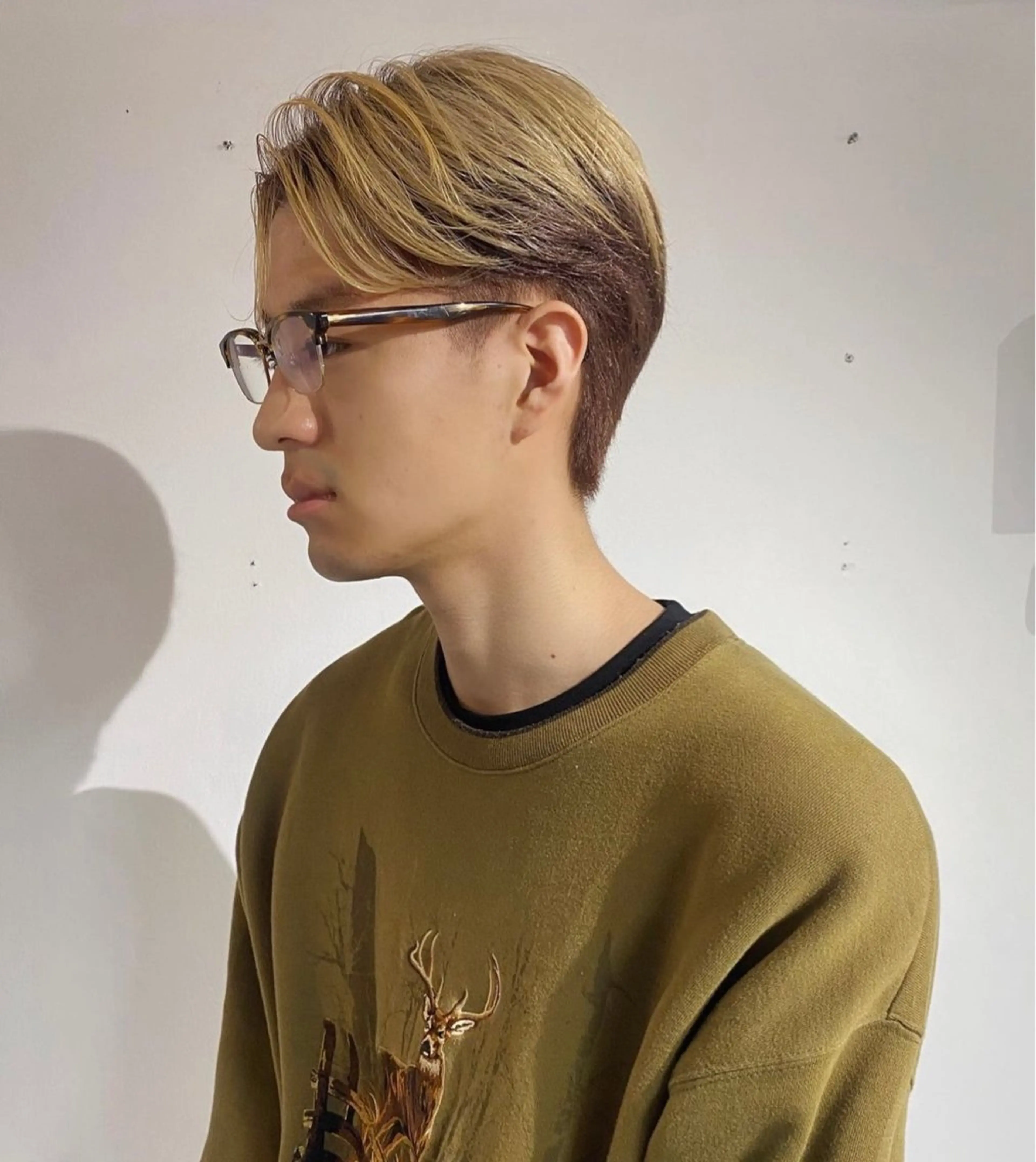 カラー メンズ 束所属・毛流れセンターパート Sakiのヘアスタイル