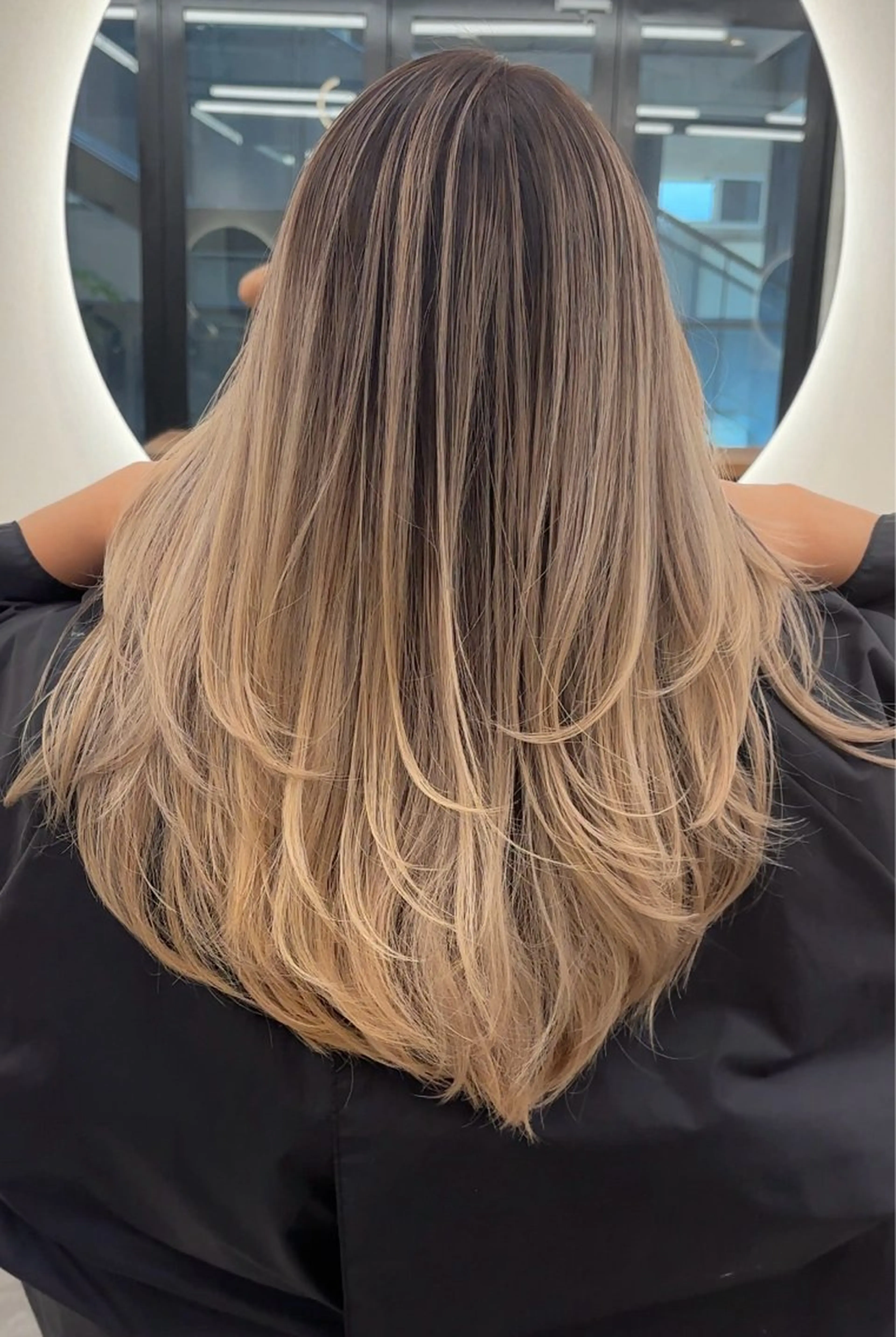 セミロング カラー バレイヤージュ ブロンド レイヤーカット ヘアカラー 🌺KANA🇺🇸 海外トレンドヘアのヘアスタイル