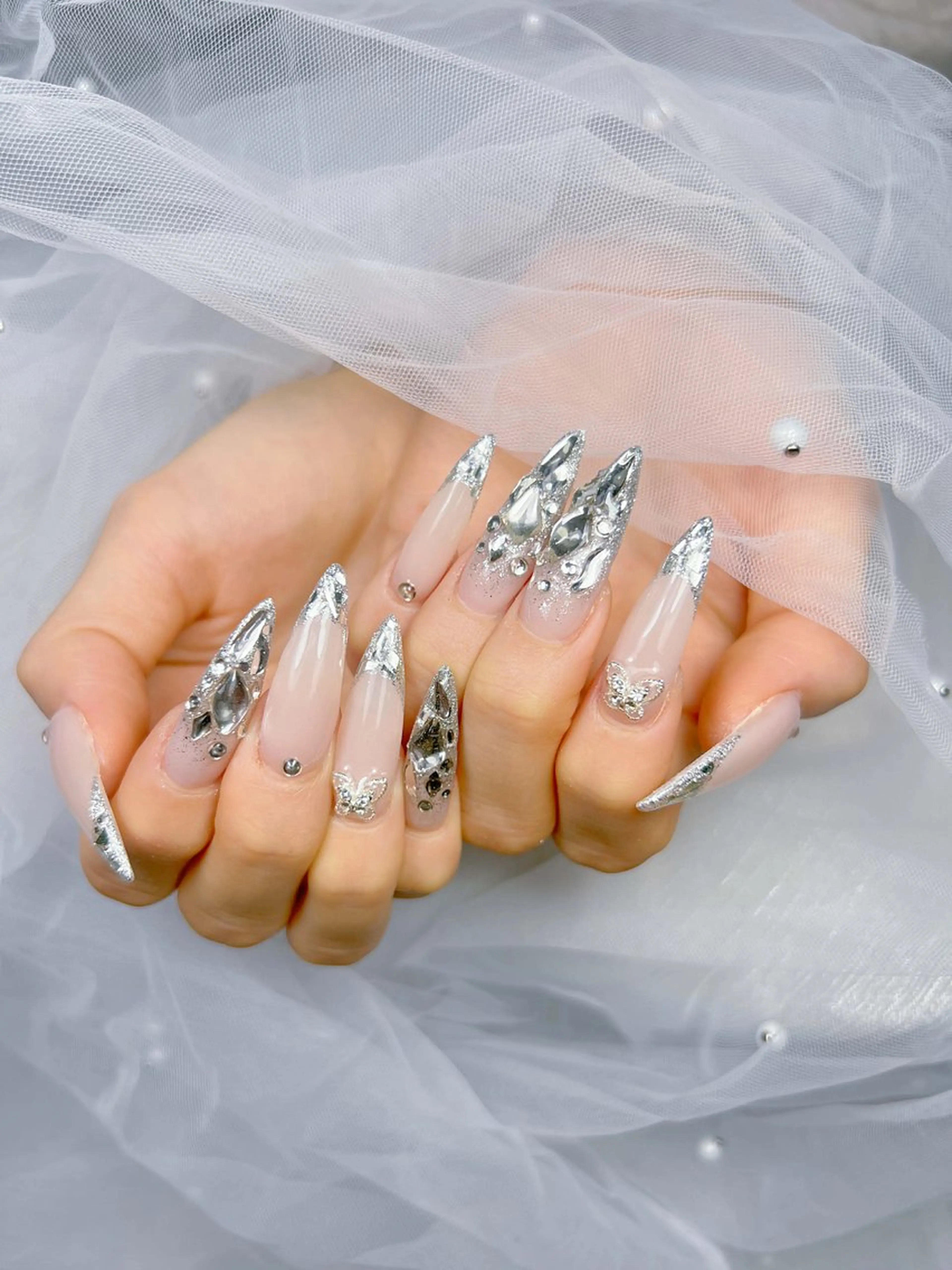 ネイル アートネイル オーロラネイル チークネイル 長さ出し フットネイル ハンドネイル ハンドケア Mio_ Noiranailのネイルデザイン