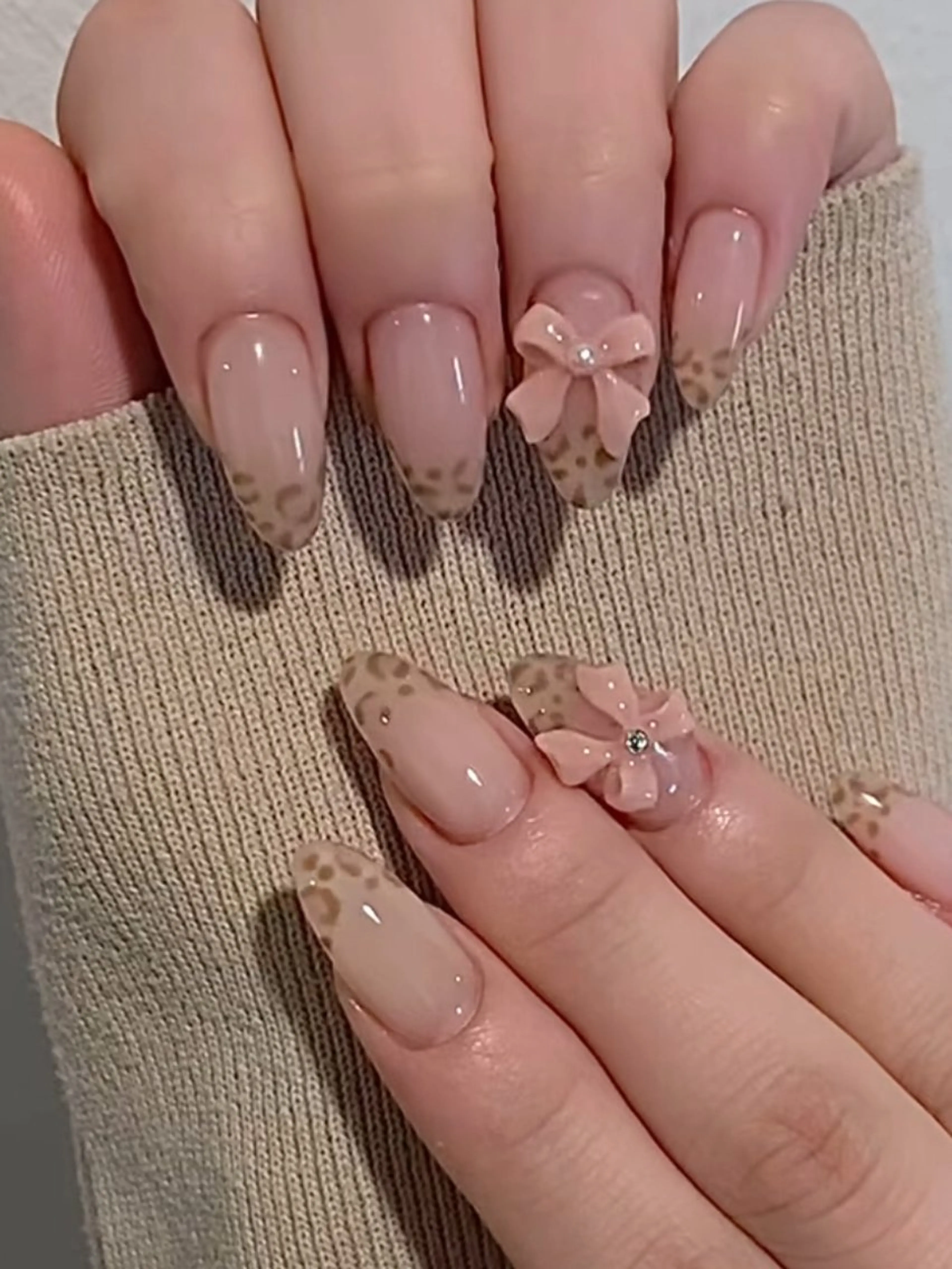 ネイル ガーリー オフィスネイル ハンドネイル Roger 舞のネイルデザイン