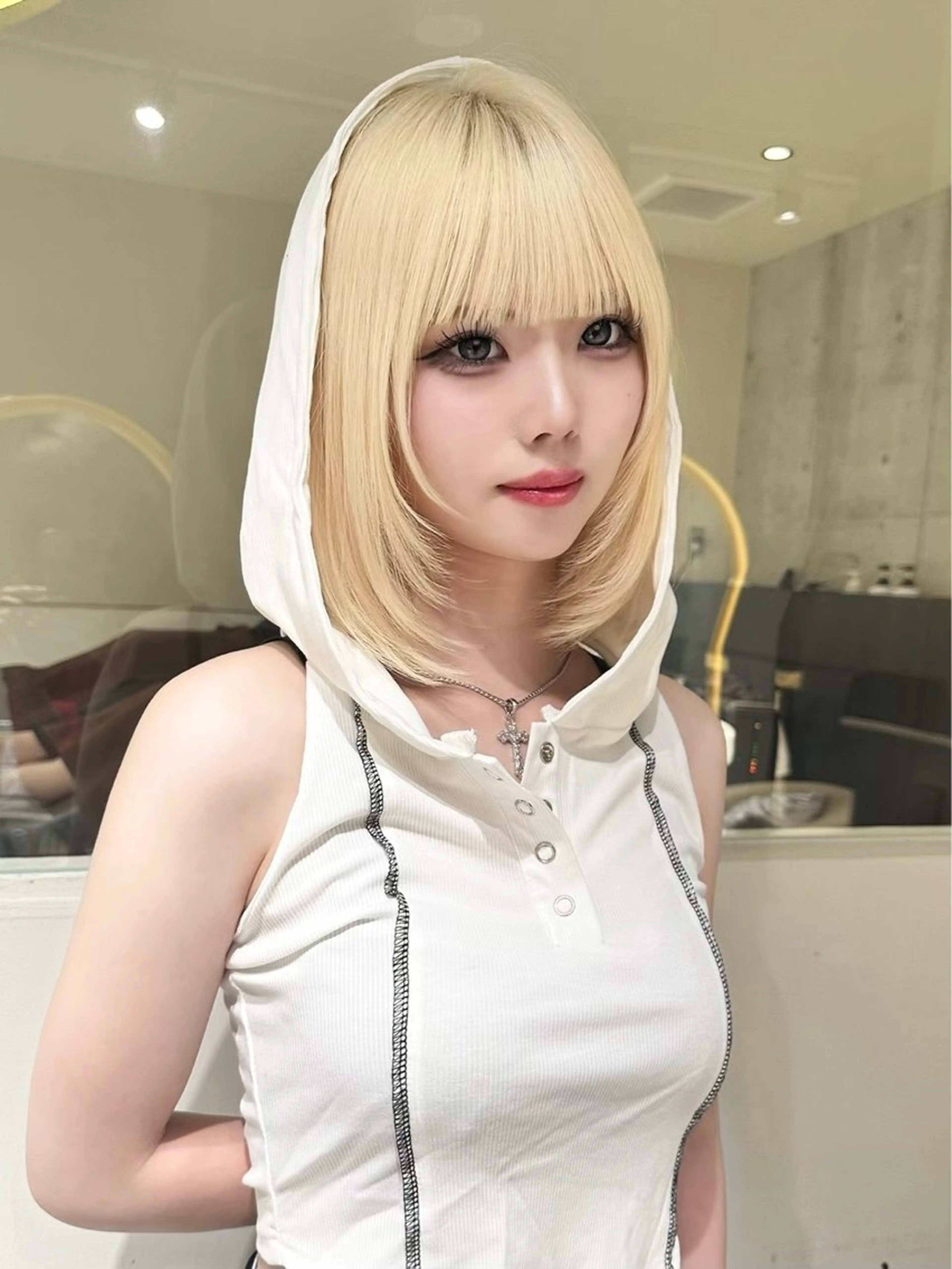 ミディアム karin ボブハイトーンのヘアスタイル