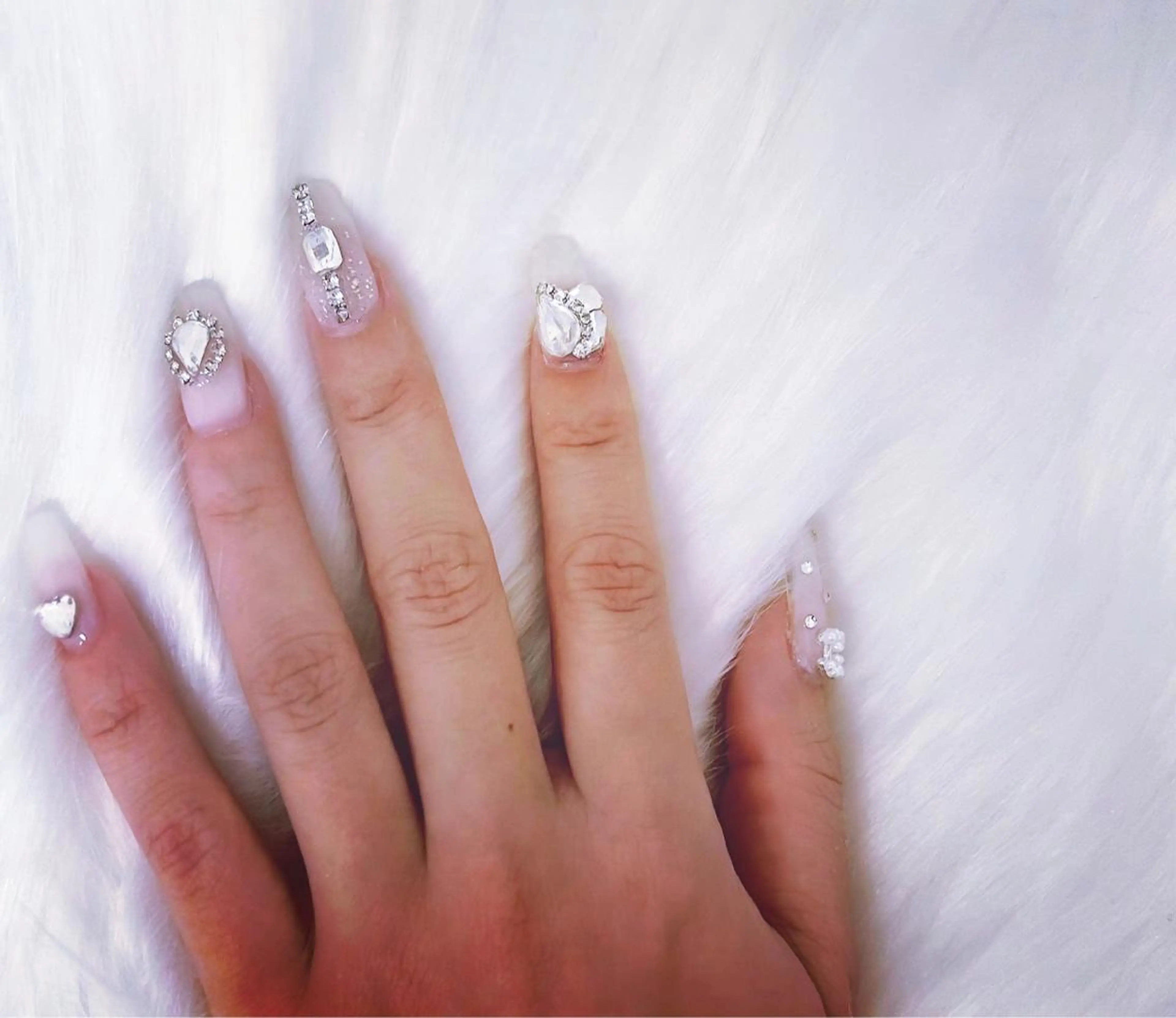 ネイル キラキラネイル ハンドネイル CHARME 🤎〔RINA〕のネイルデザイン