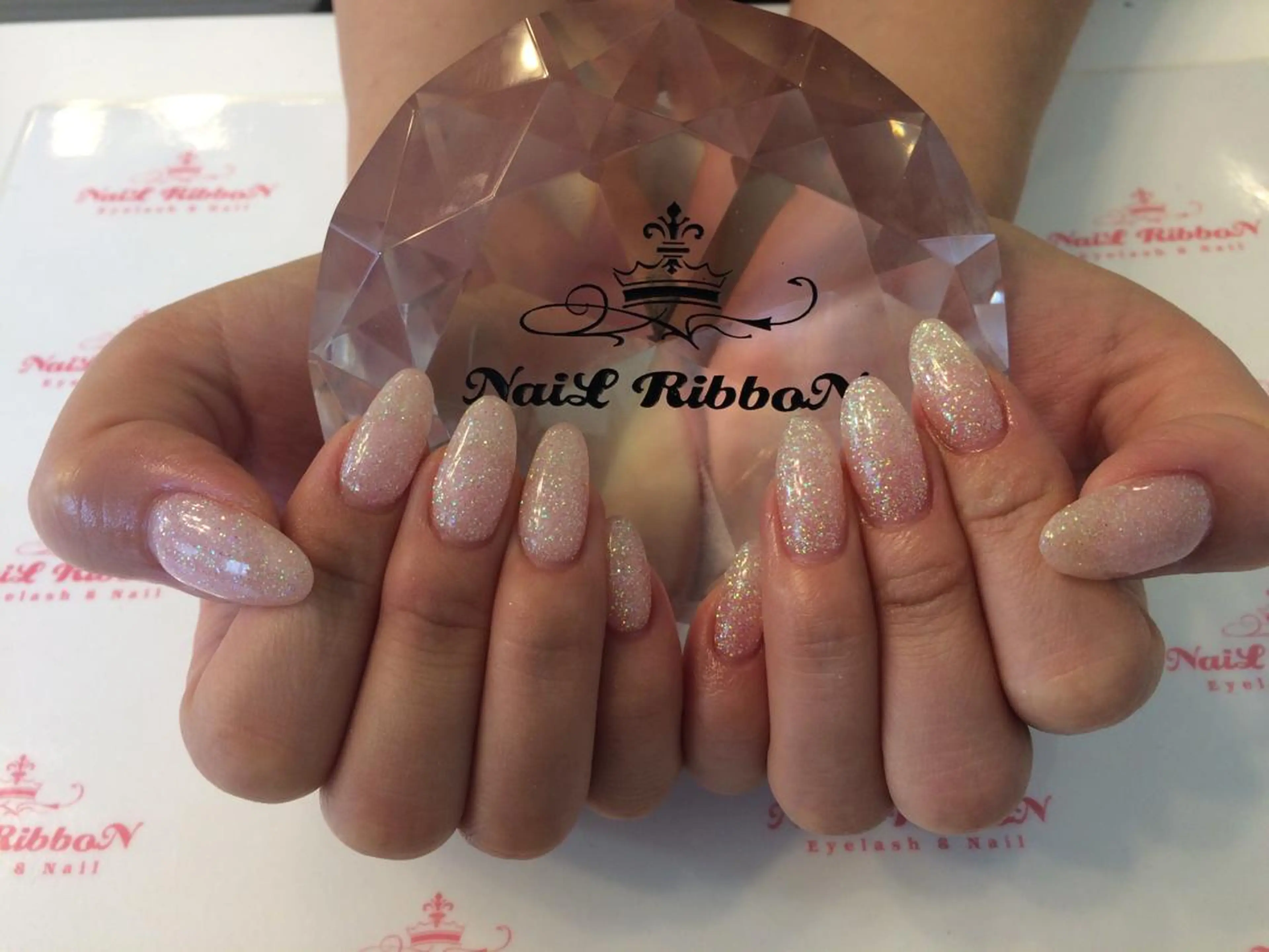 ネイル ネイルリボン 受付スタッフのネイルデザイン