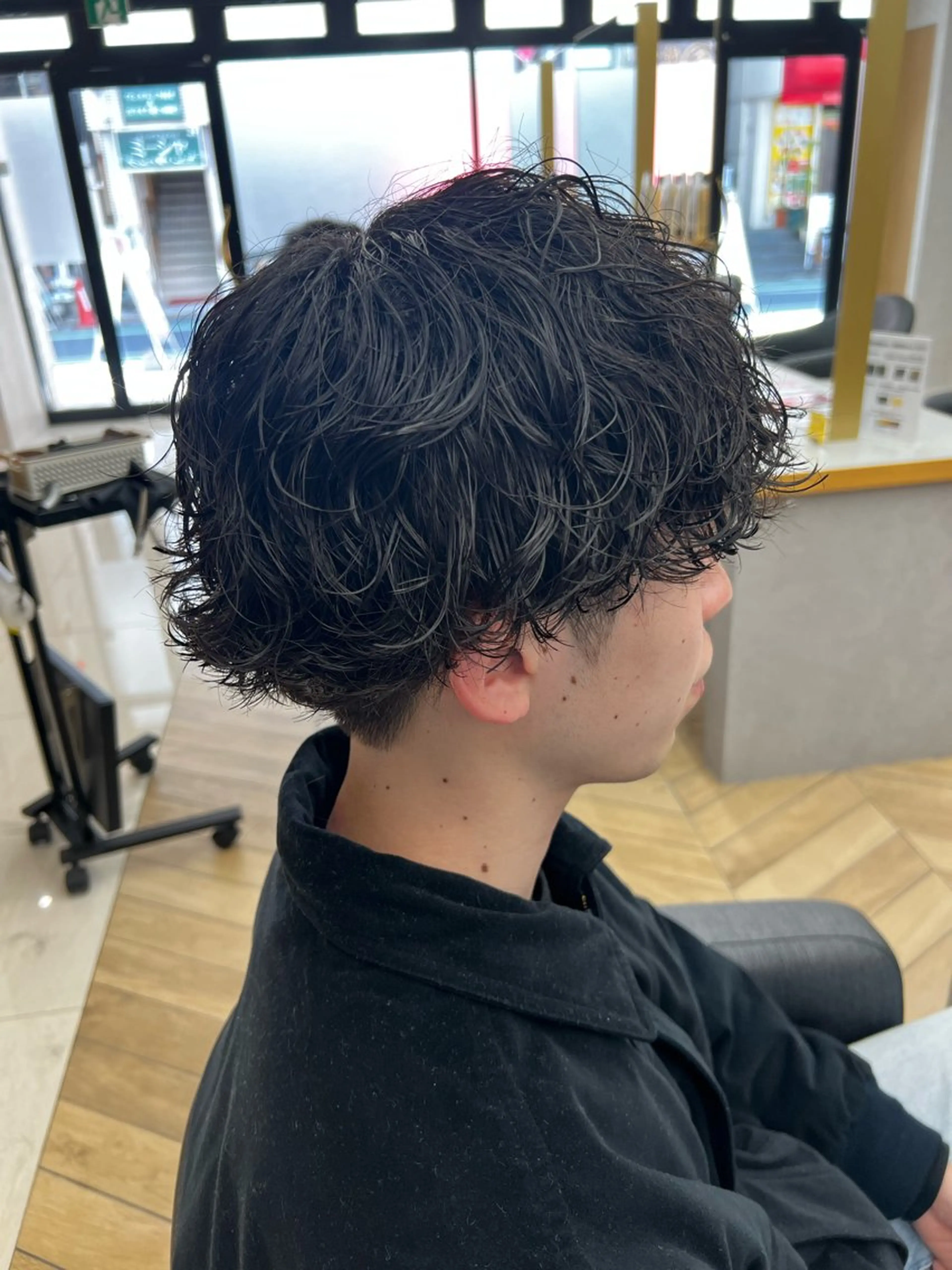 ミディアム パーマ メンズ ミディアムパーマ センターパート カルマパーマ マッシュウルフ マッシュ 🪐メンズ特化 ヤマクラ タイキのヘアスタイル