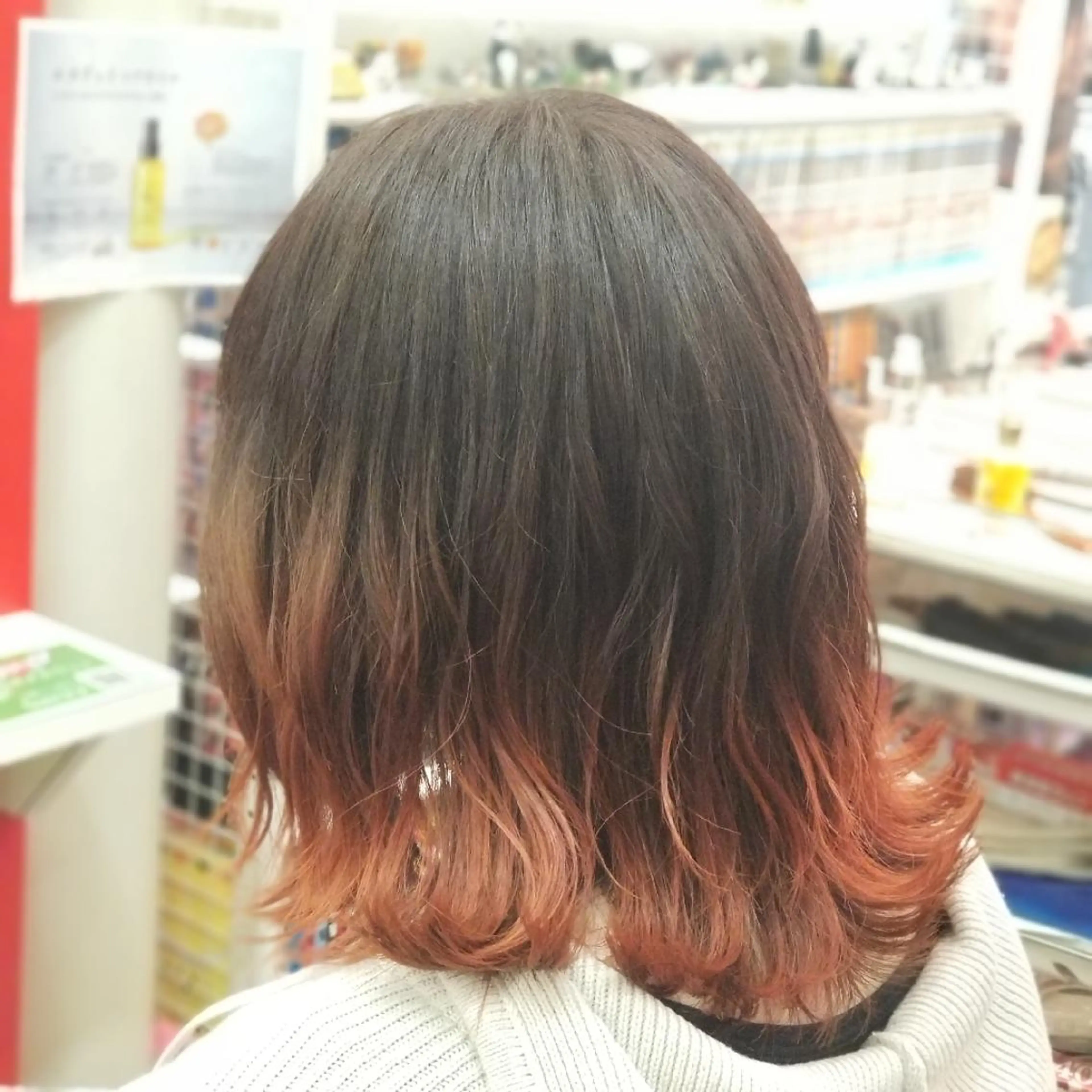 ミディアム カラー ブリーチ グラデーションカラー オレンジ 外ハネヘア トリートメント ヘアカラー トリートメント 植田 /エクステ /ブリーチ/髪質改善のヘアスタイル