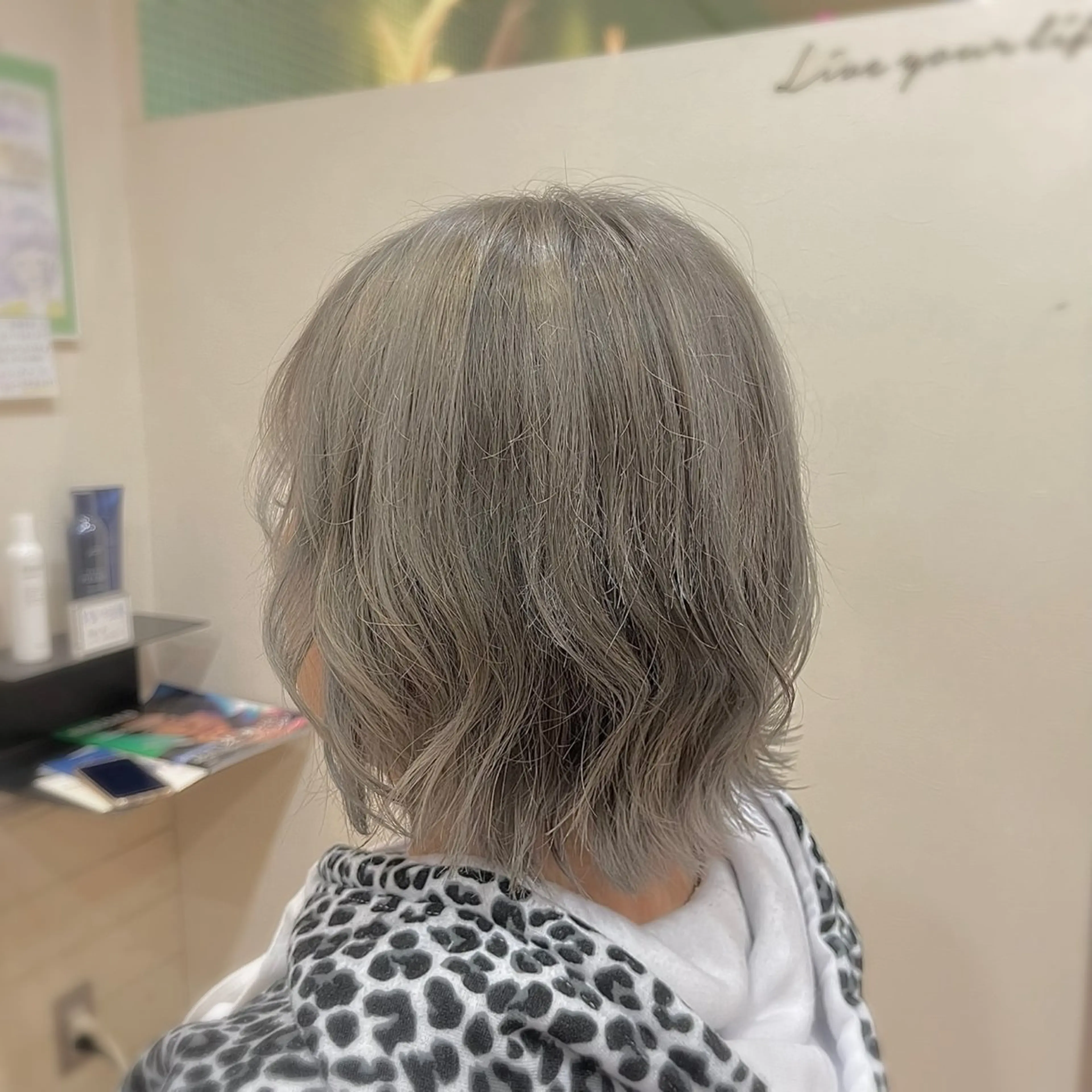 ショート カラー ブリーチ ヘアカラー トリートメント 森山 雄太のヘアスタイル