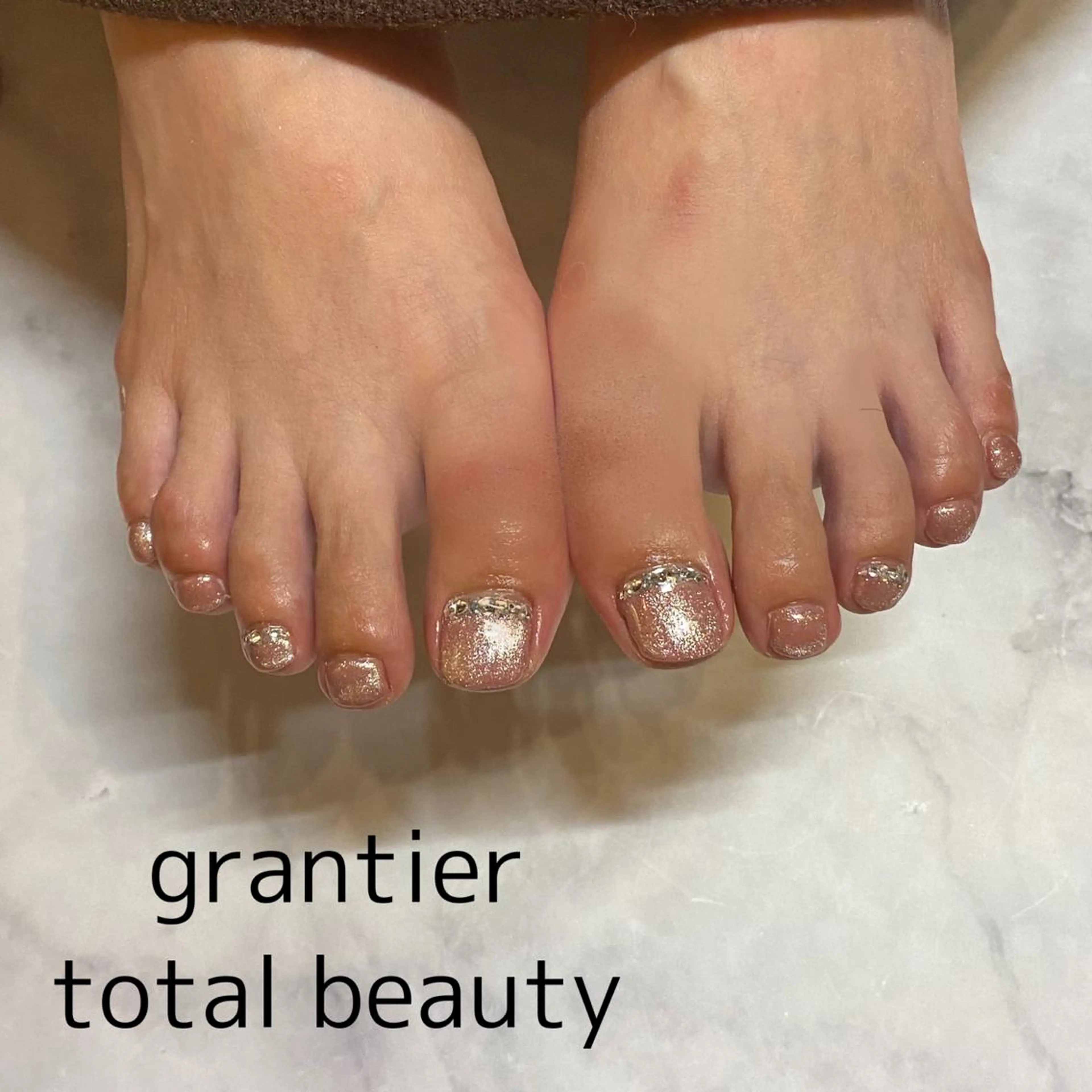 ネイル フットネイル キラキラネイル マグネットネイル フットネイル grantier beautyのネイルデザイン