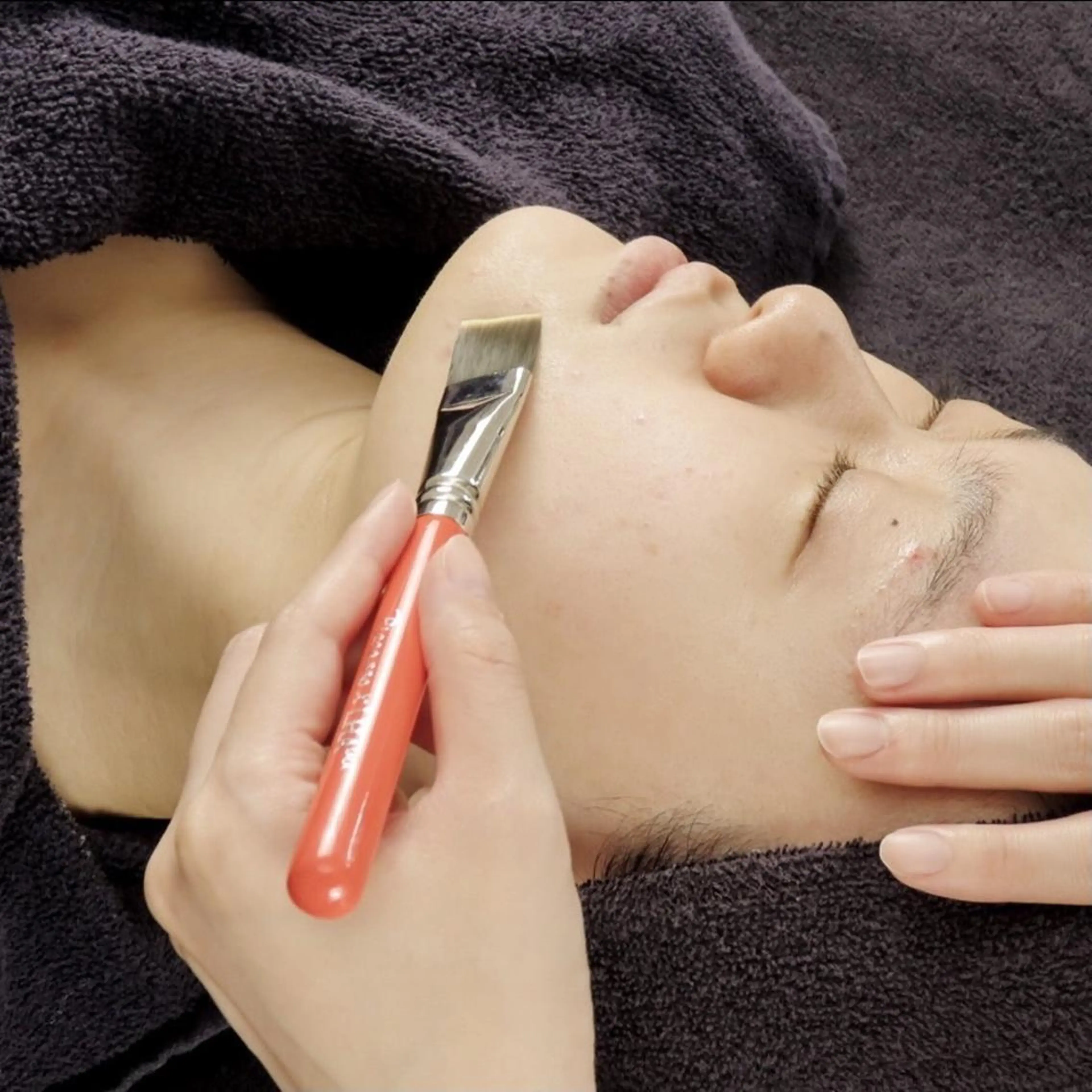 ❤️韓国人気No1肌管理♪❤️《今大人気のララピール✨》お顔~首+顔脱毛 13000円の写真