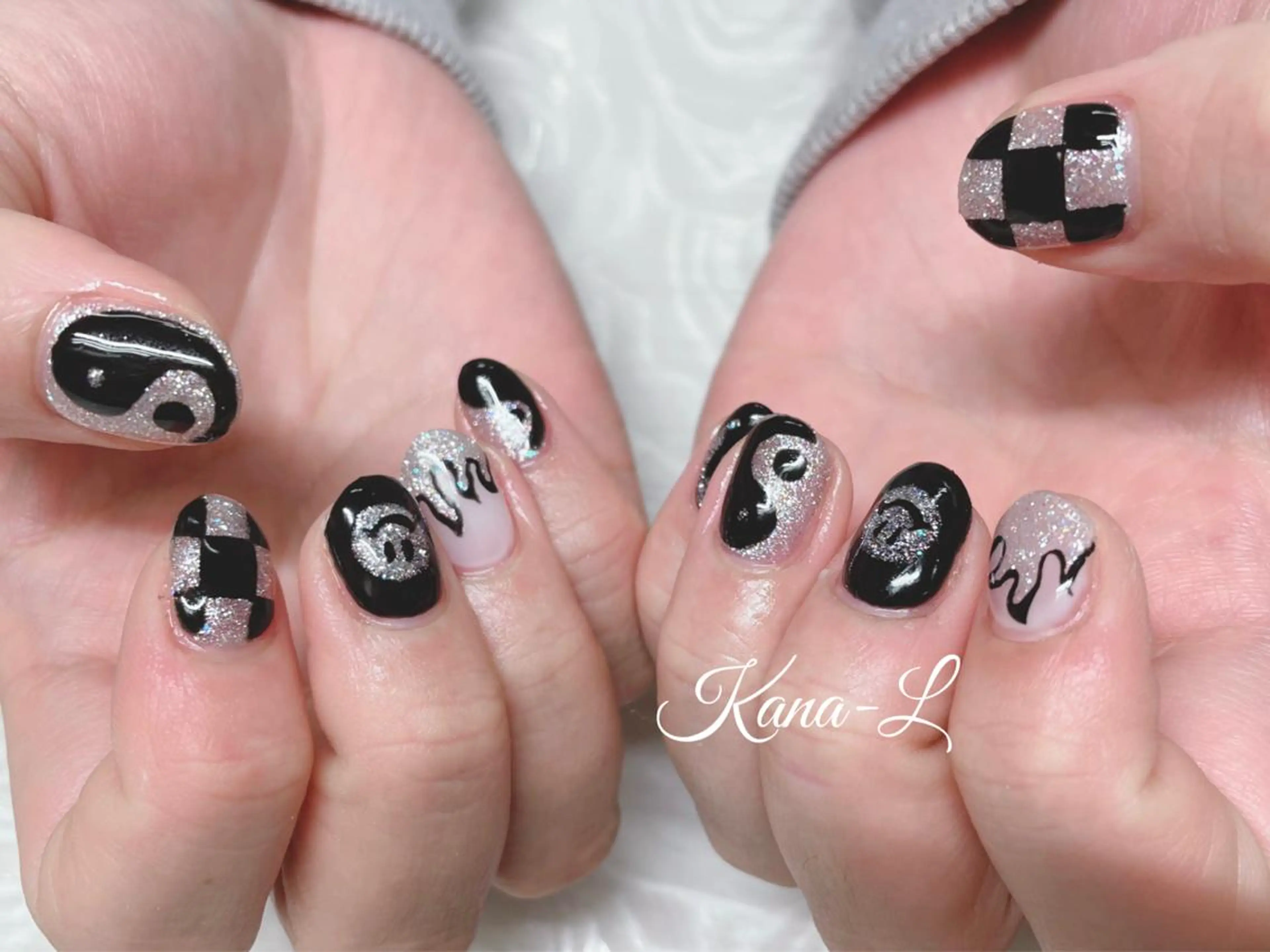 カラー ネイル キラキラネイル 芦辺 香奈のネイルデザイン