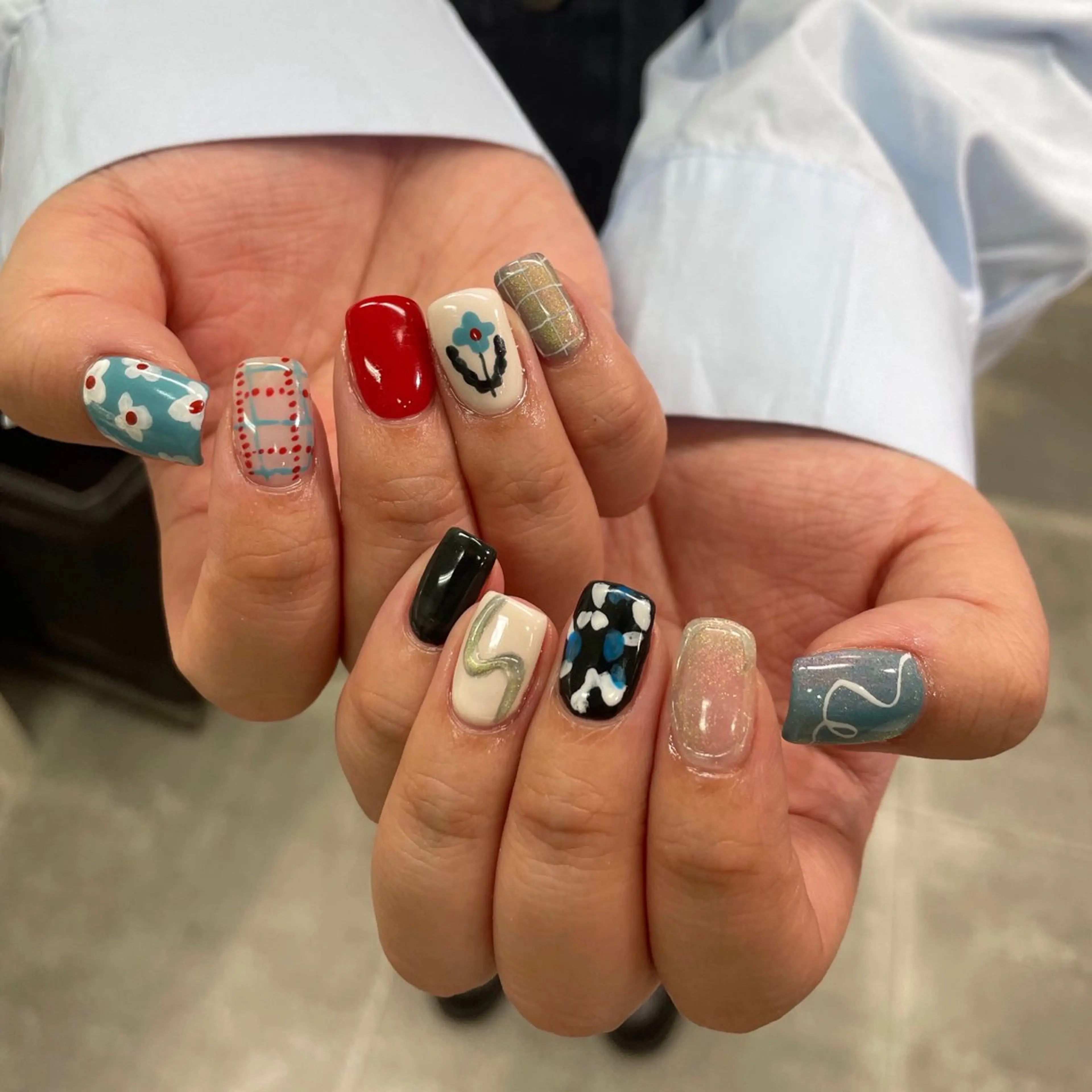 ネイル アートネイル べっ甲ネイル ジェルネイル グリーン キラキラネイル nailstudio eviz新宿店のネイルデザイン