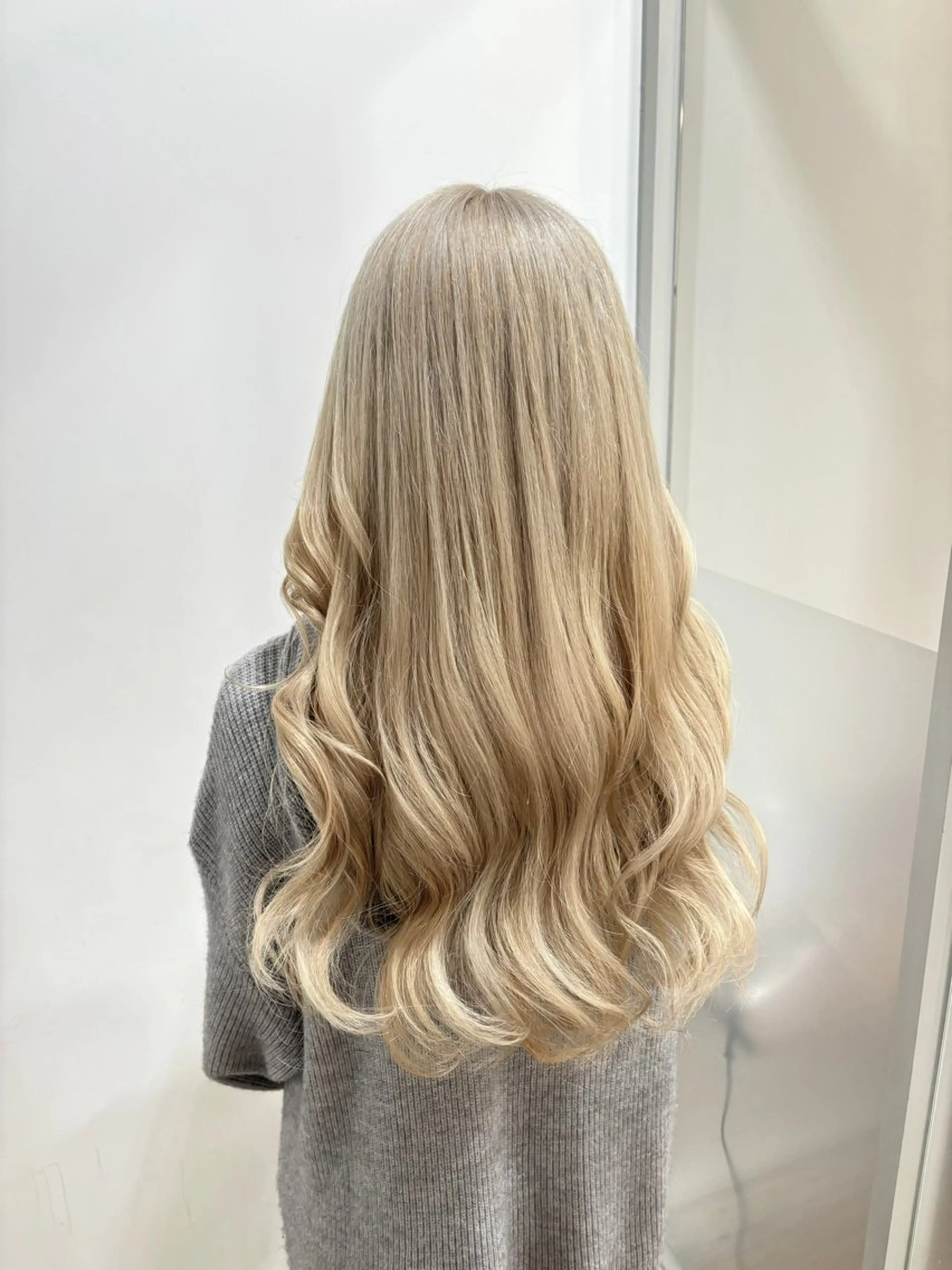 ロング カラー ベージュカラー ブリーチ ホワイトベージュ ヘアカラー きむら なみか🪐のヘアスタイル