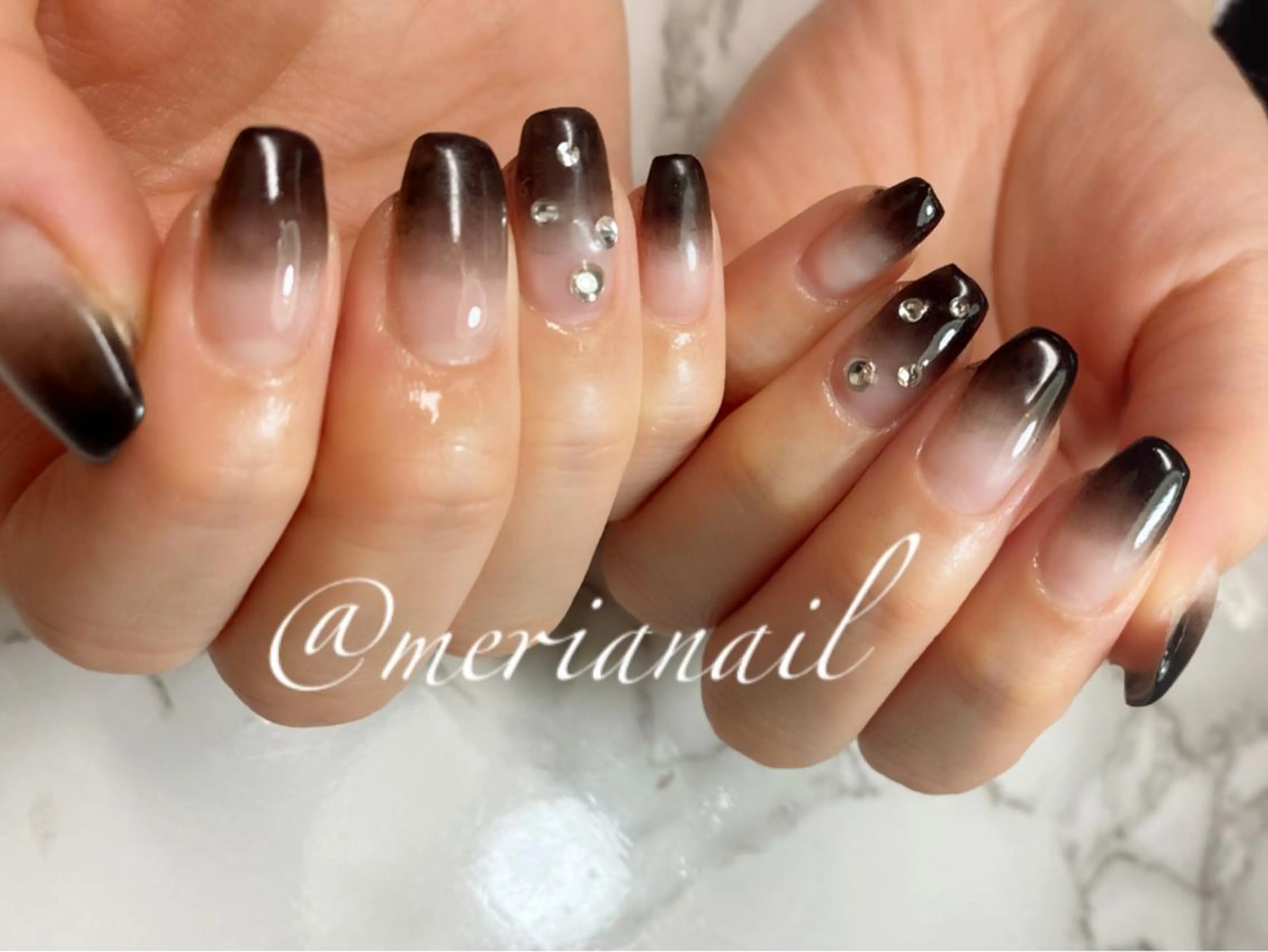 ミディアム カラー ネイル 黒髪 アートネイル ハンドネイル INFINITY所属・INFINITY nailのネイルデザイン