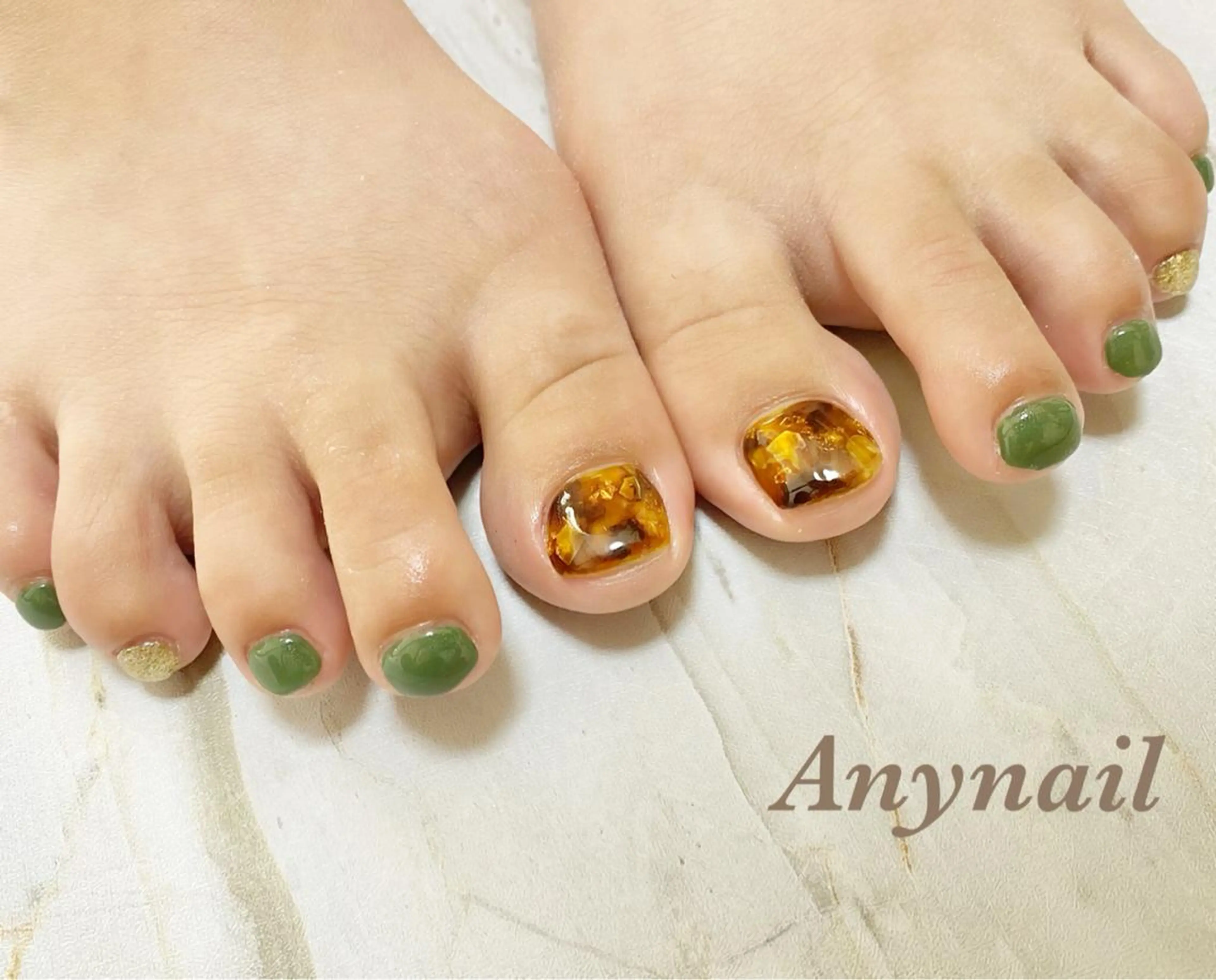 ネイル べっ甲ネイル ブルー フットネイル ゴールド ラメ(グリッター) フットネイル 岩澤 恵子のネイルデザイン