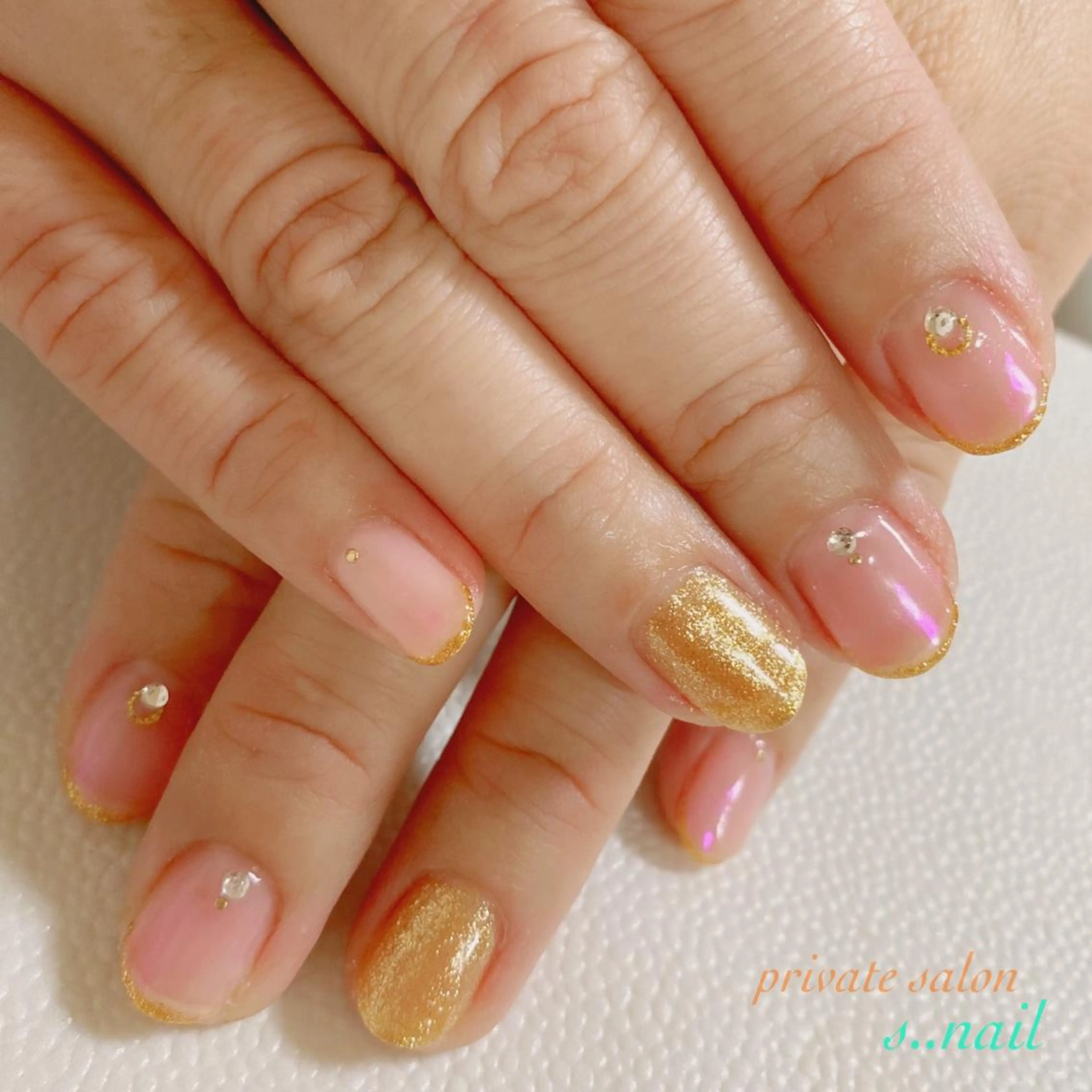 ネイル オーロラネイル グラデーション キラキラネイル ピンク ハンドネイル フットネイル s..nail / MORITAのネイルデザイン