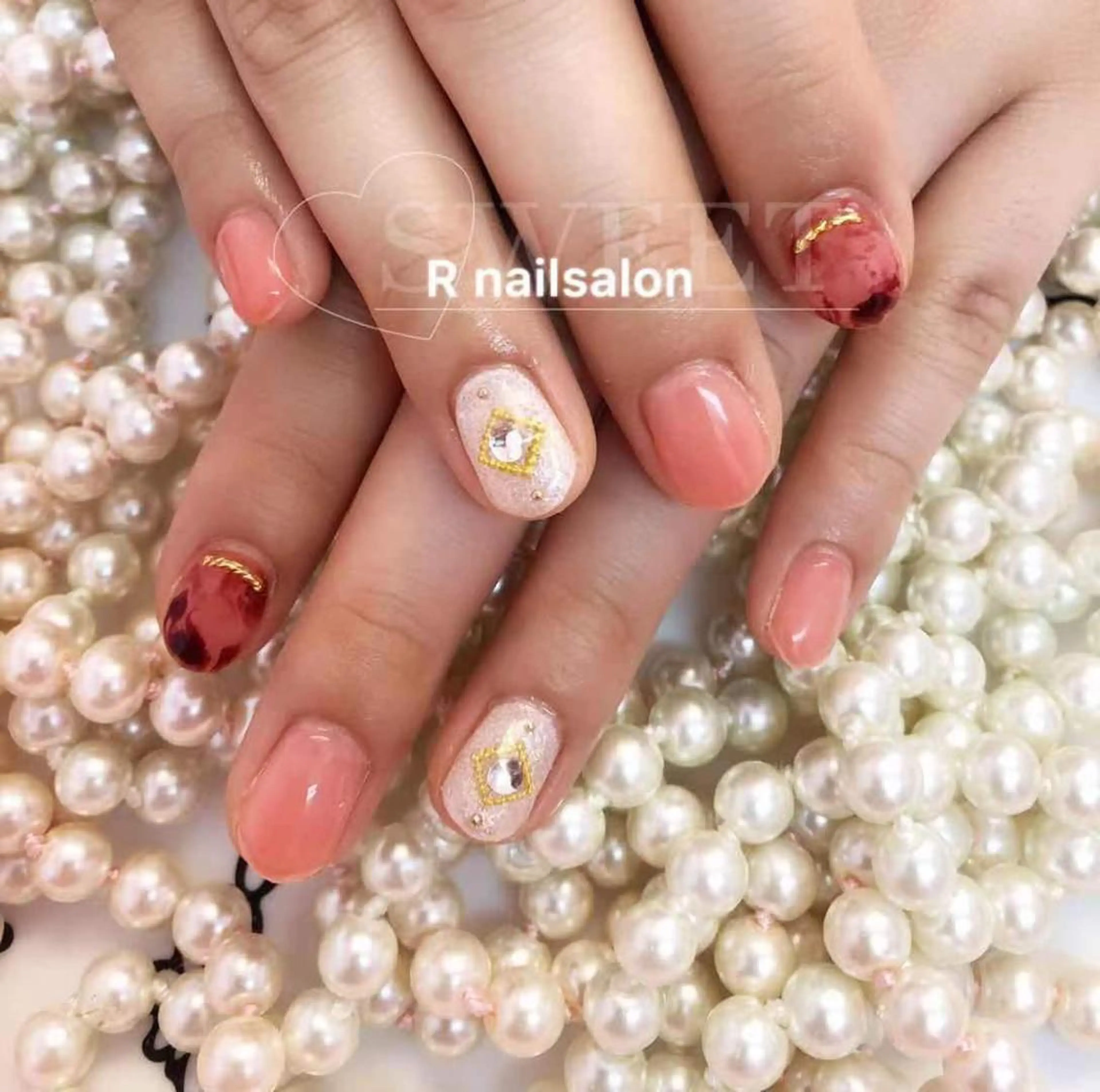 ミディアム R NAILSALONのネイルデザイン
