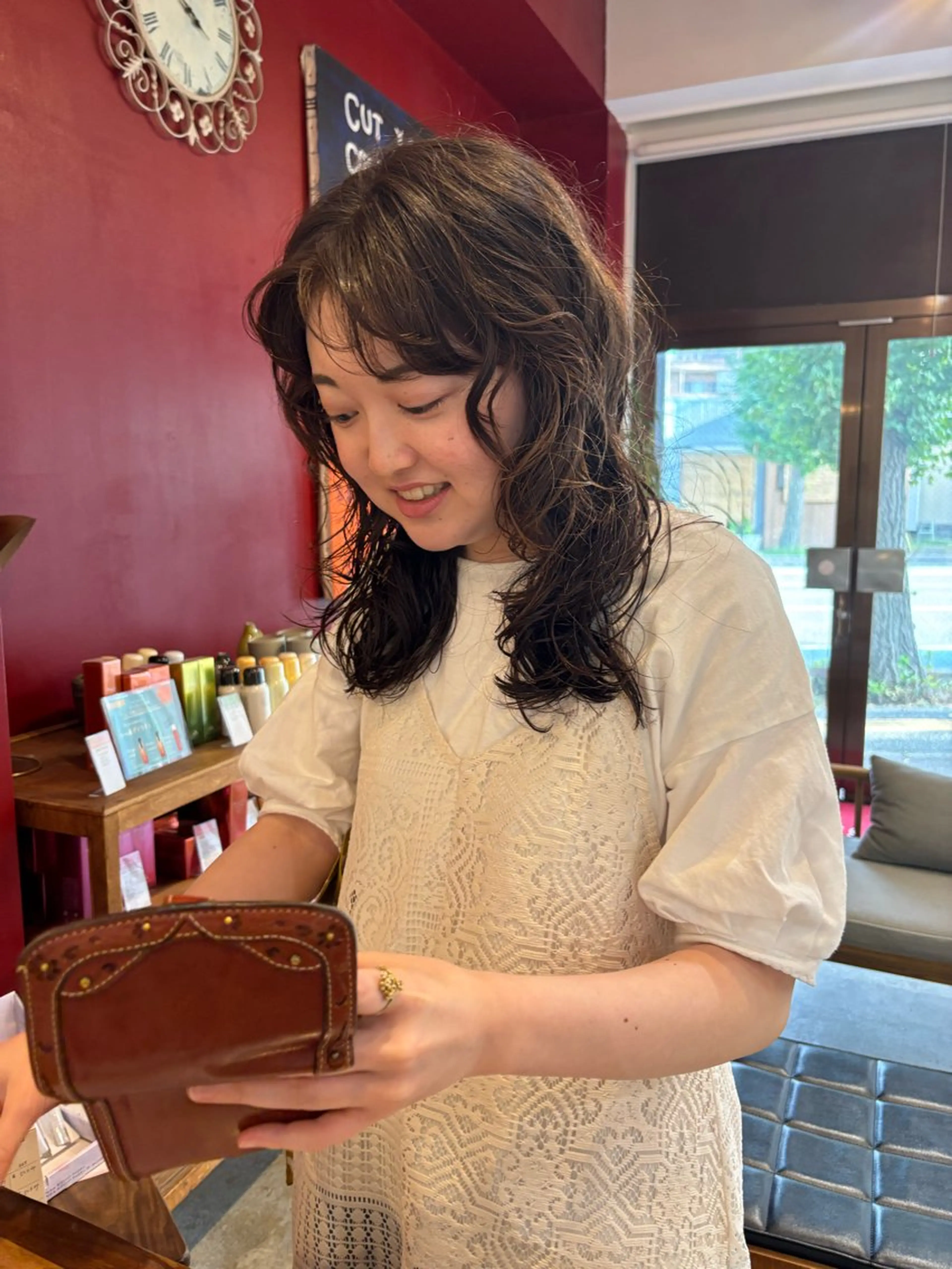 ミディアム パーマ 小日向 沙織のヘアスタイル