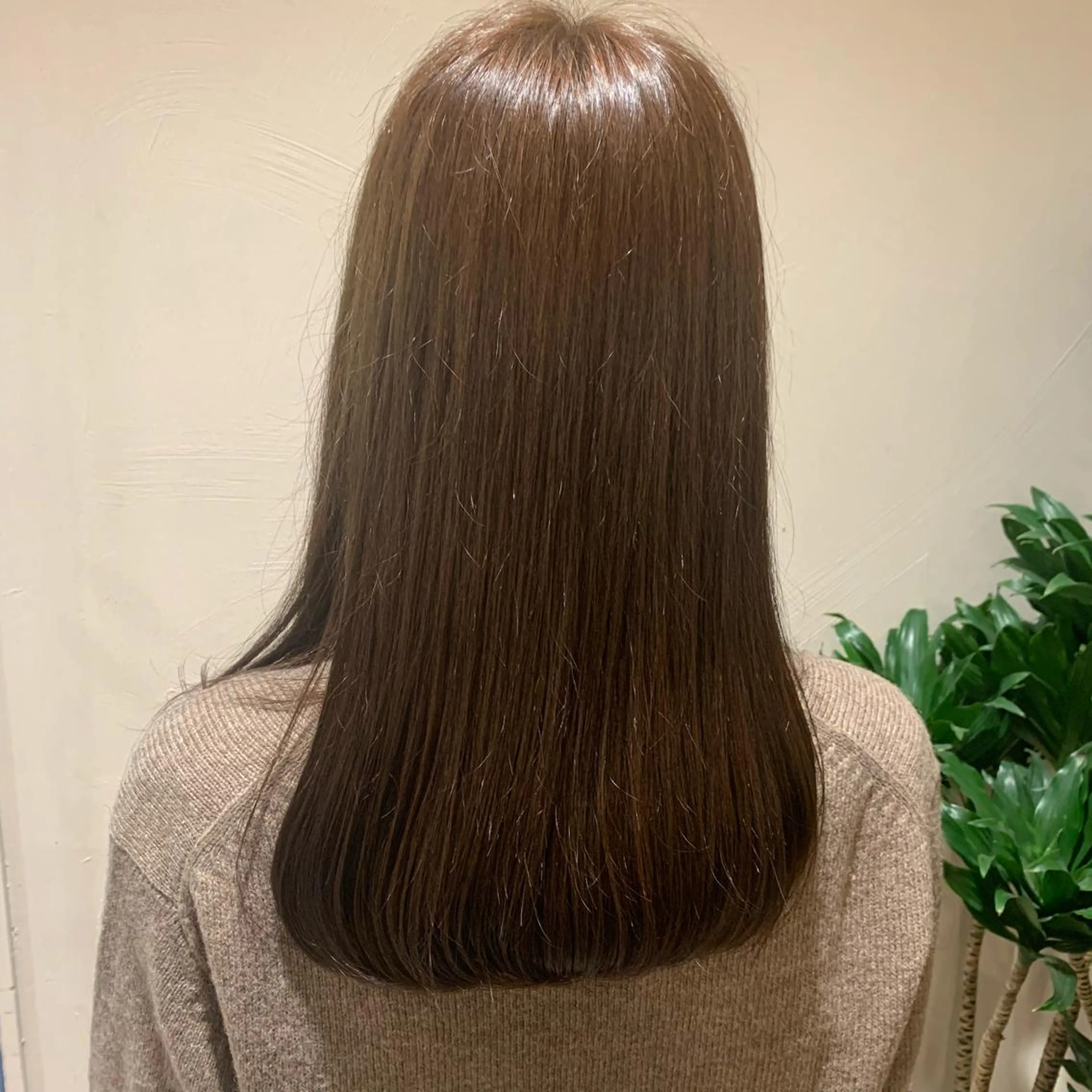 ロング カラー ベージュカラー ブリーチ ブラウンカラー ブラウンベージュ 透明感カラー WILL DRESS JR高槻店所属・内山 由貴奈のヘアスタイル