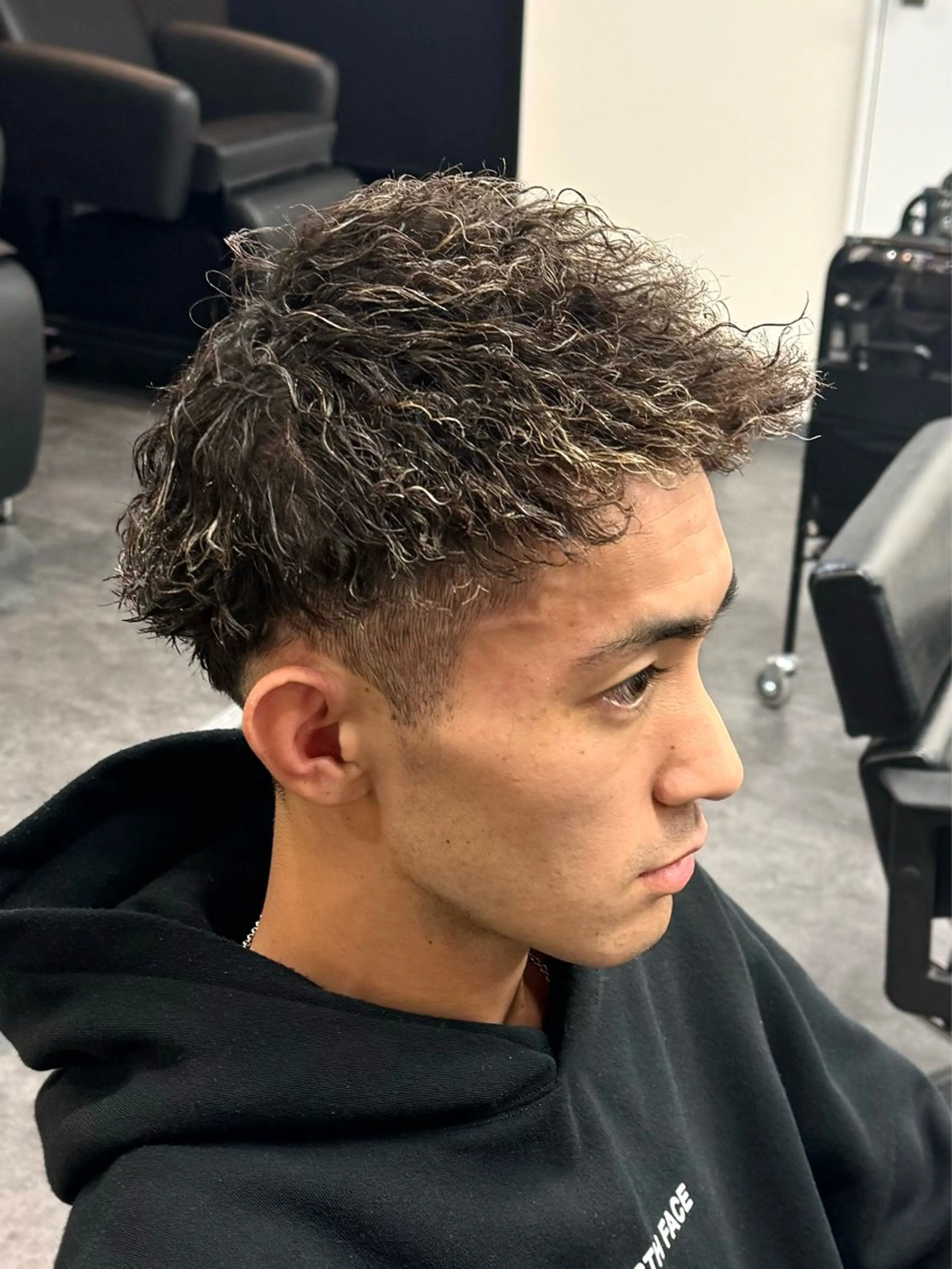 ショート パーマ メンズ メンズハイライト メンズメッシュ メンズパーマ メンズツイストパーマ ハイライト カット ヘアカラー パーマ 柏メンズカットパーマ NO.1タイチのヘアスタイル