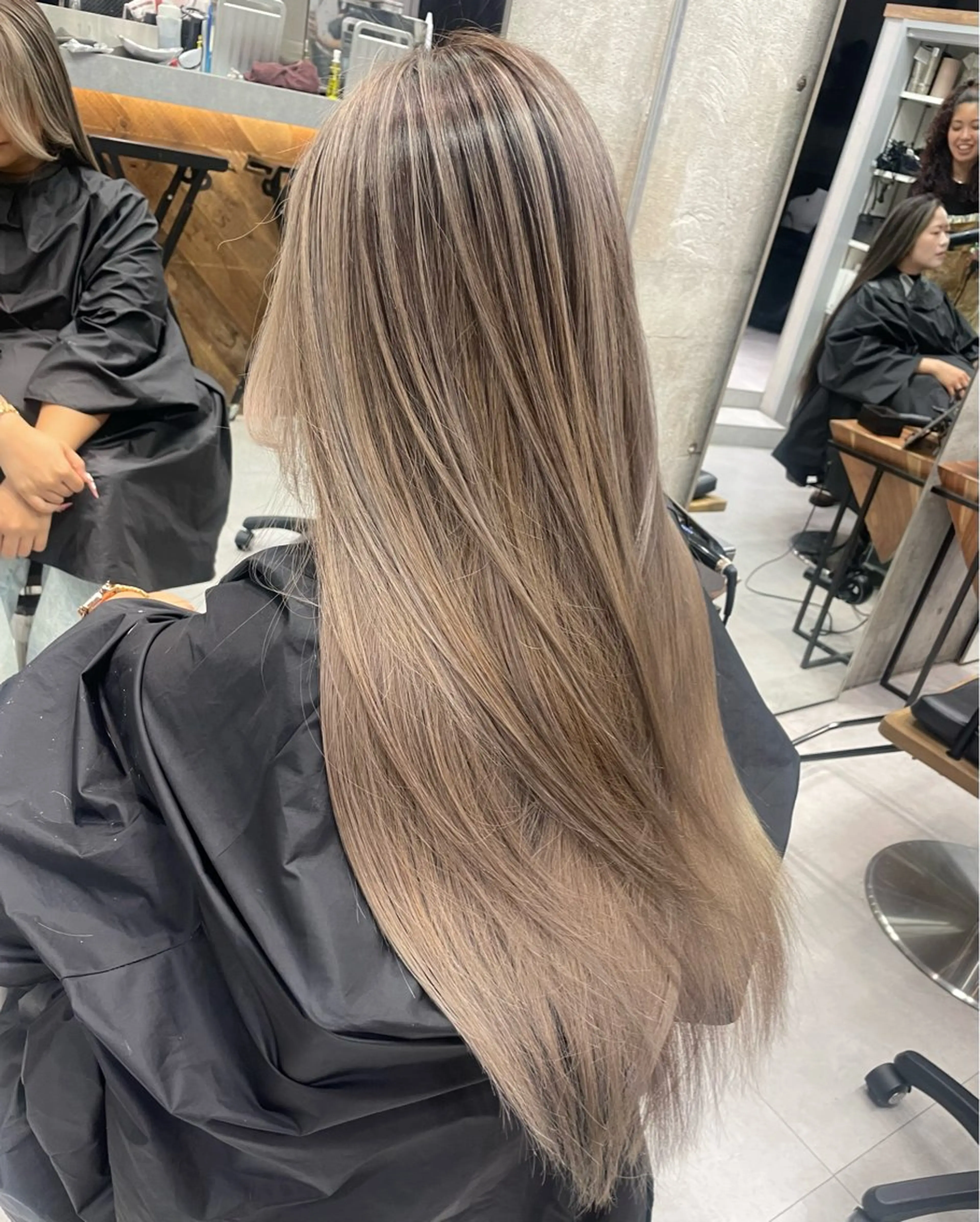 ロング 🫧ハイライトカラー 🫧 𝓜𝓘𝓤のヘアスタイル