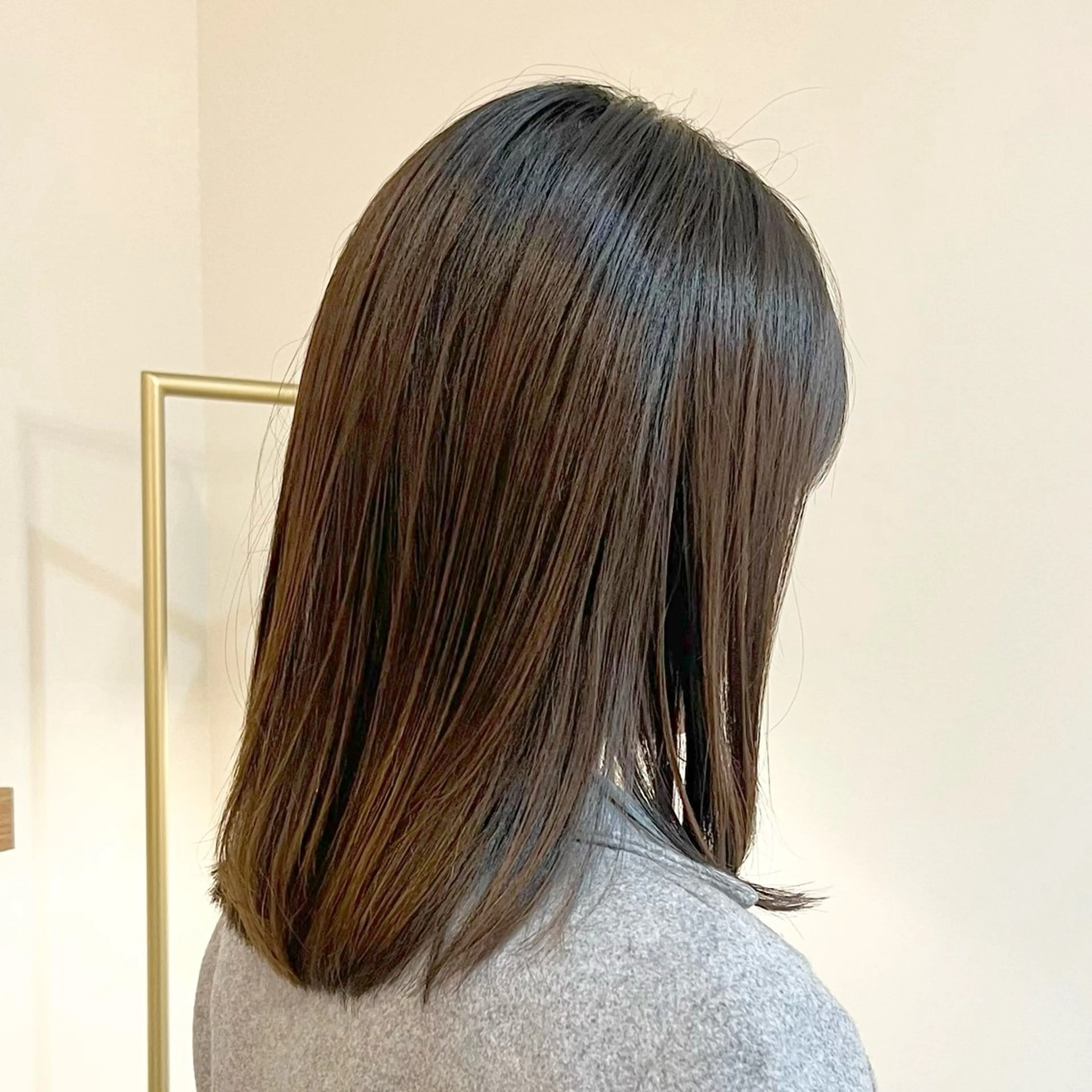 ミディアム カラー ベージュカラー ブリーチ 透明感カラー ダブルカラー グレージュ ヘアカラー 艶カラー/透明感 /ヒグチアオイのヘアスタイル