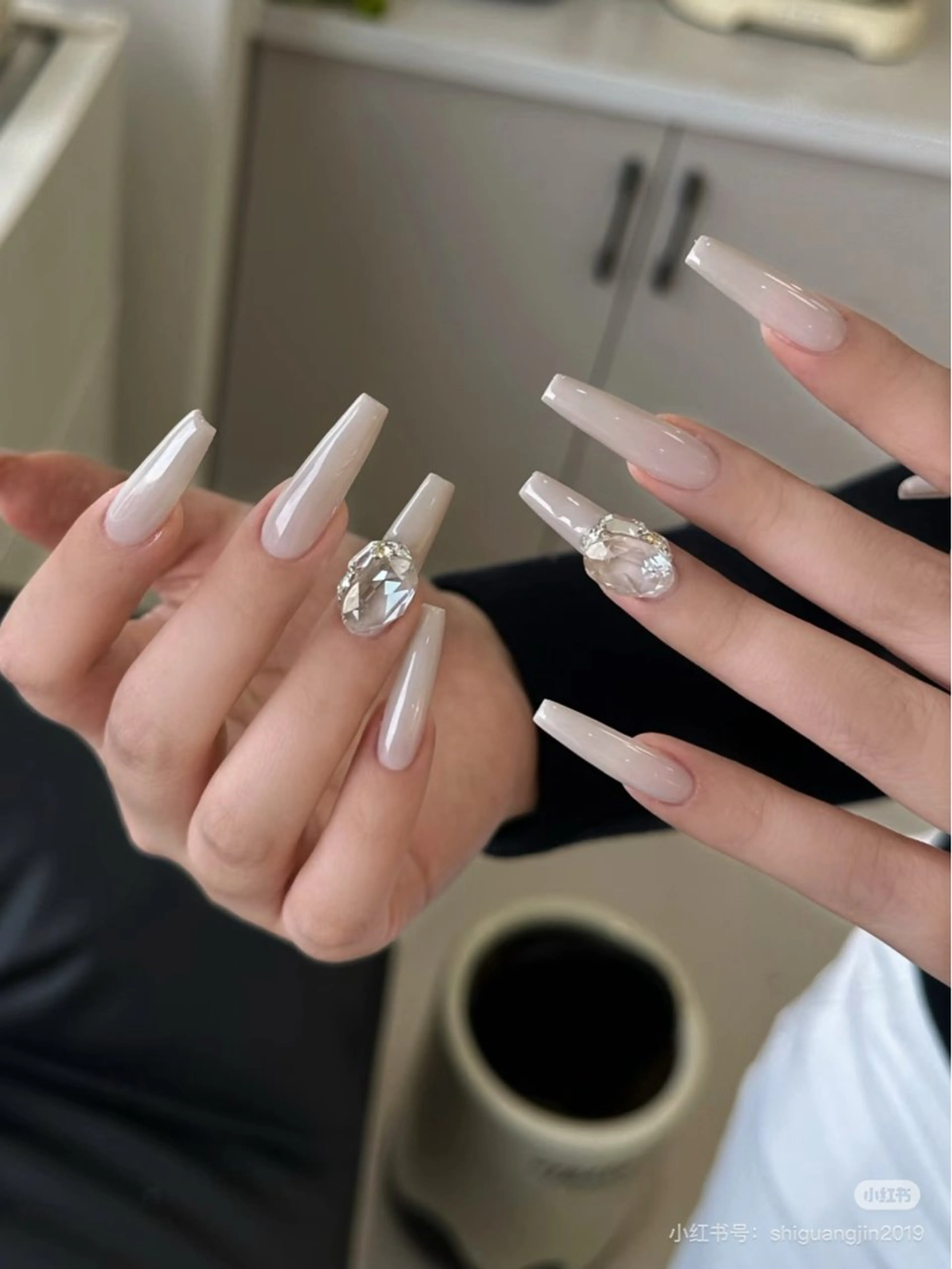 【SALE】長さ出しチップワンカラー&パーツ/ストーン2本¥11800-¥8650の写真