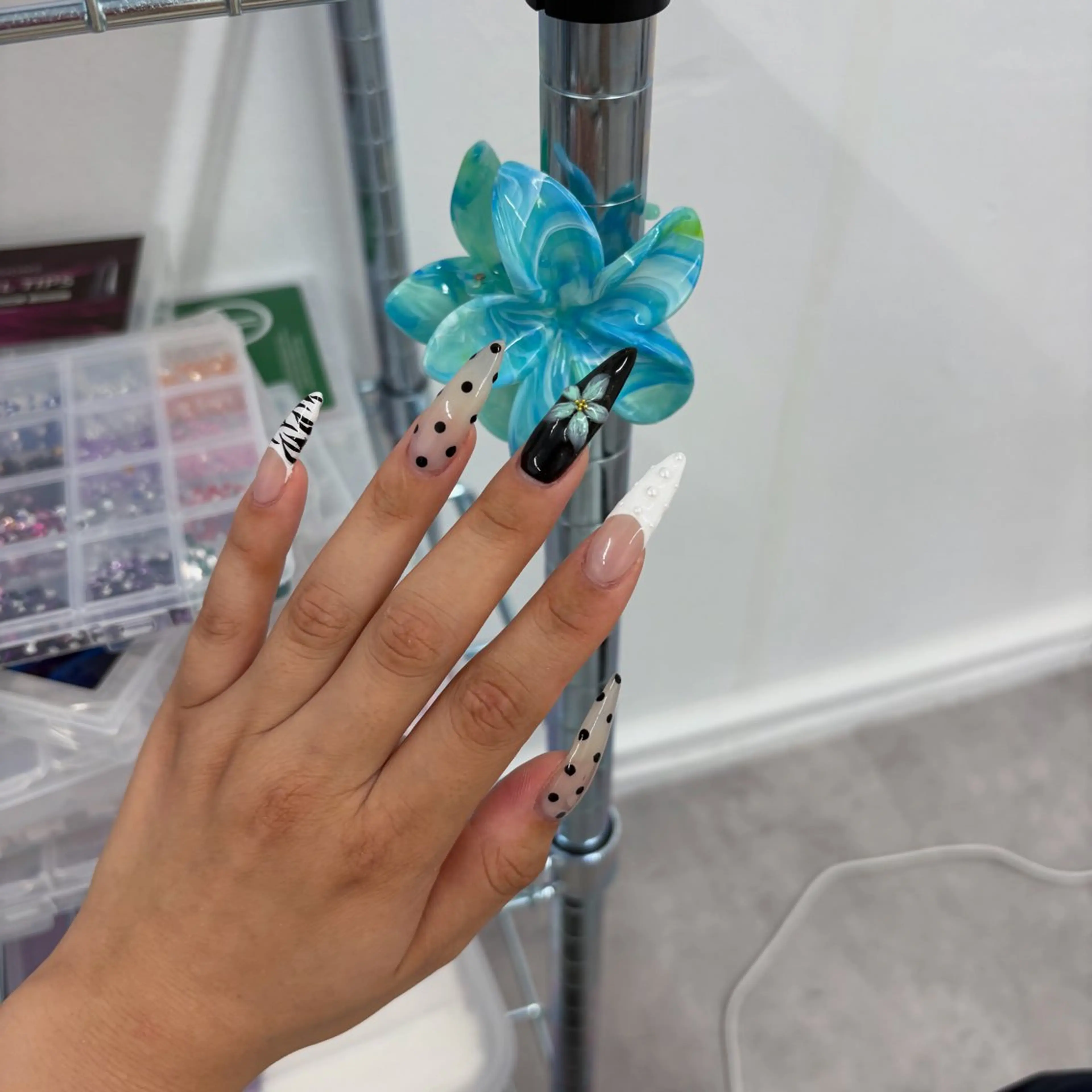 ネイル ハンドネイル yuria 🎀海外ネイル🌺のネイルデザイン