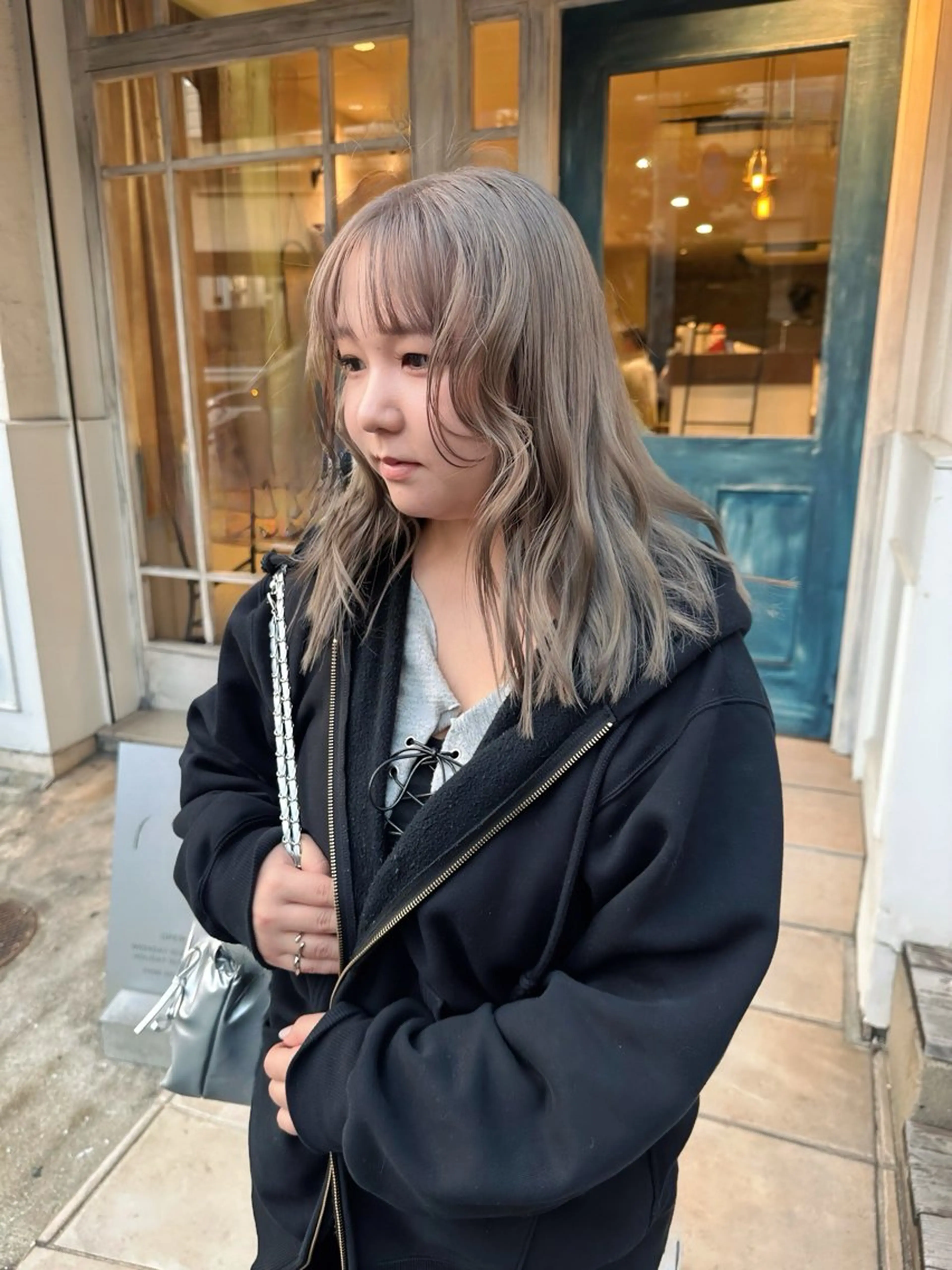 ミディアム カラー ブリーチ ケアブリーチ グレージュ トリートメント ヘアカラー トリートメント ヘッドスパ Manaka🟤 今泉　Musiiikのヘアスタイル