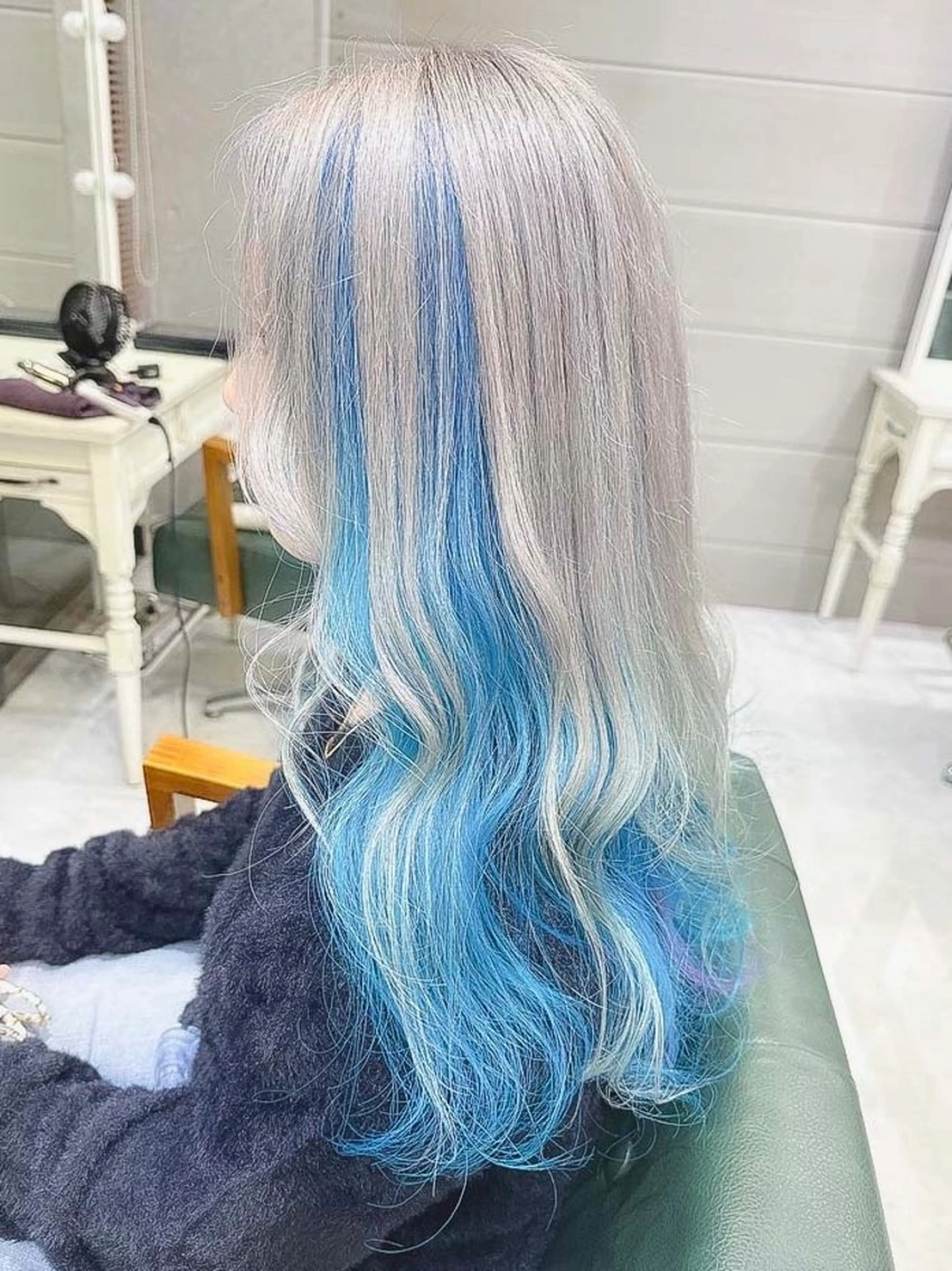 ロング カラー ヘアアレンジ ブリーチ ケアブリーチ 透明感カラー デザインカラー ハイトーンカラー 𝐑𝐈𝐍𝐊𝐀 🐷🖤のヘアスタイル