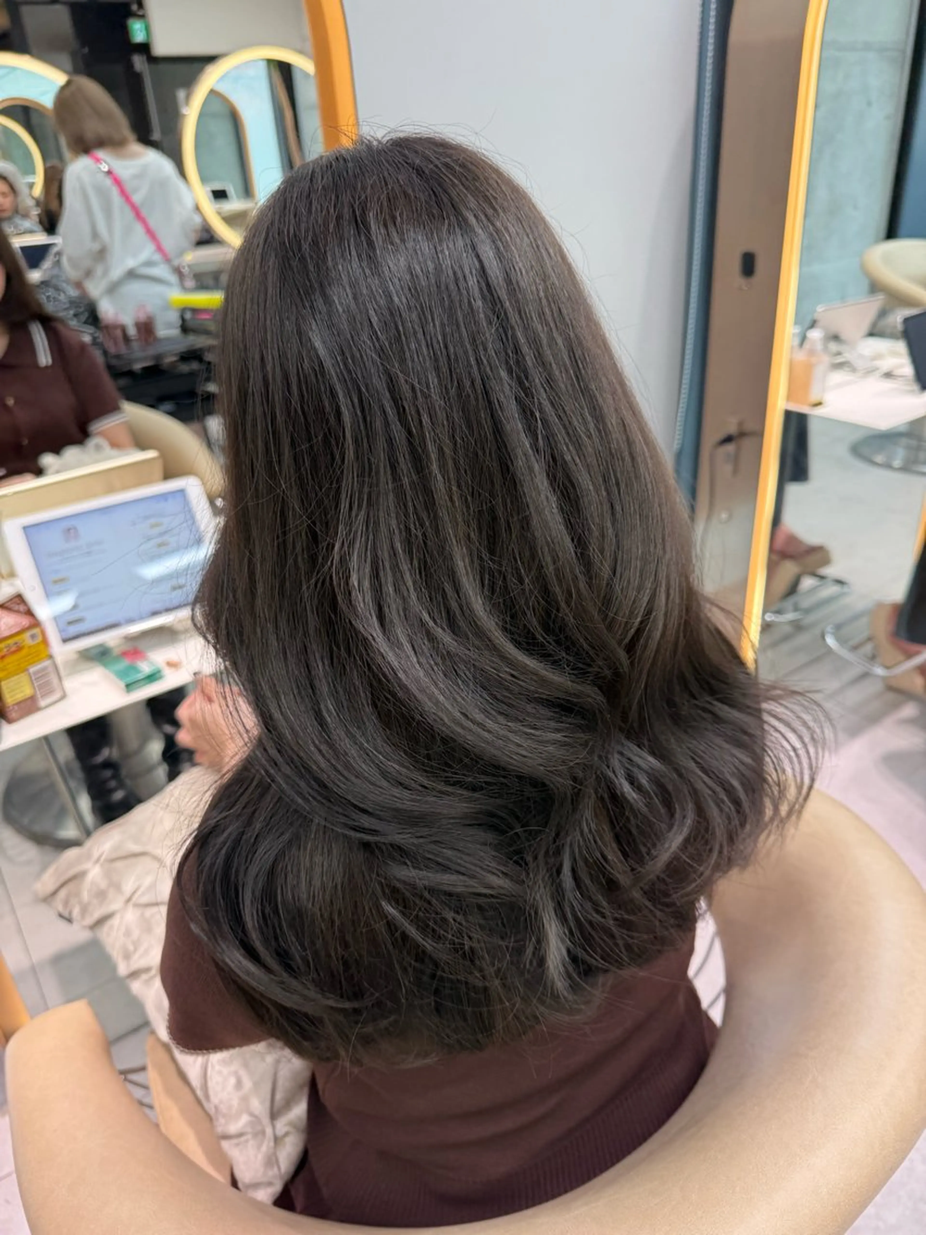 セミロング カラー ヘアカラー shion 透明感カラーのヘアスタイル