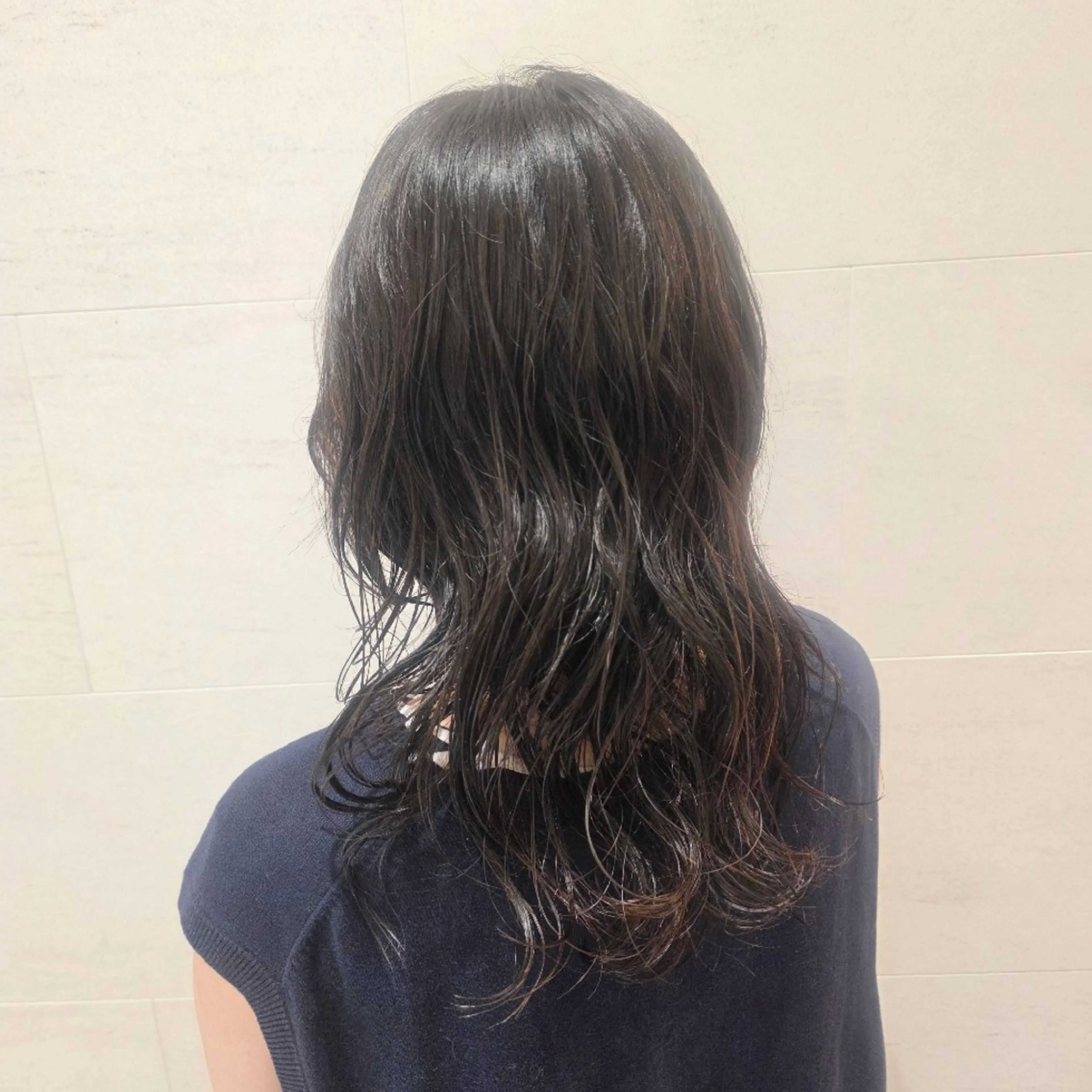 ロング パーマ レイヤーカット パーマ レナークソワン ちだしえりのヘアスタイル