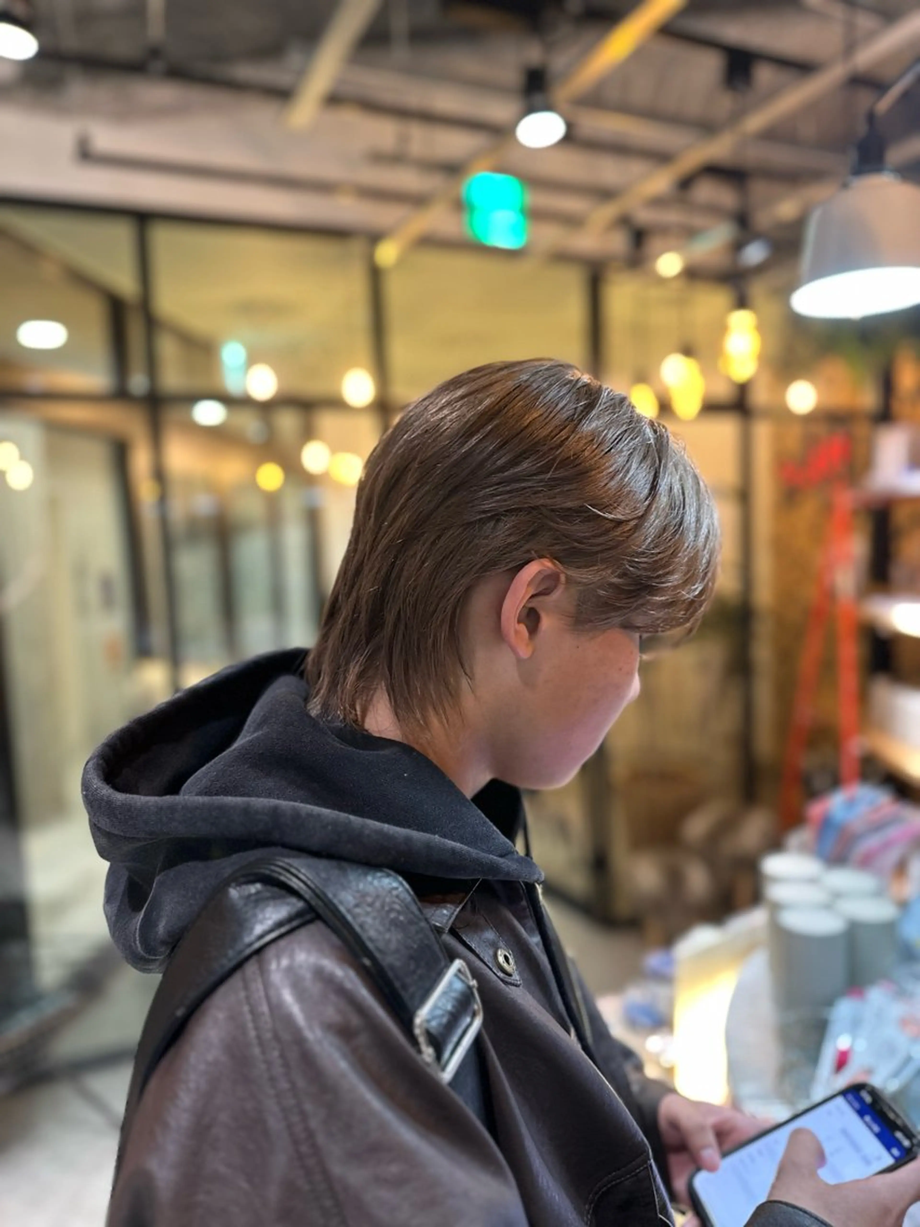 カラー メンズ メンズウルフカット ベージュカラー ミルクティーベージュ ウルフカット 溜 一太のヘアスタイル