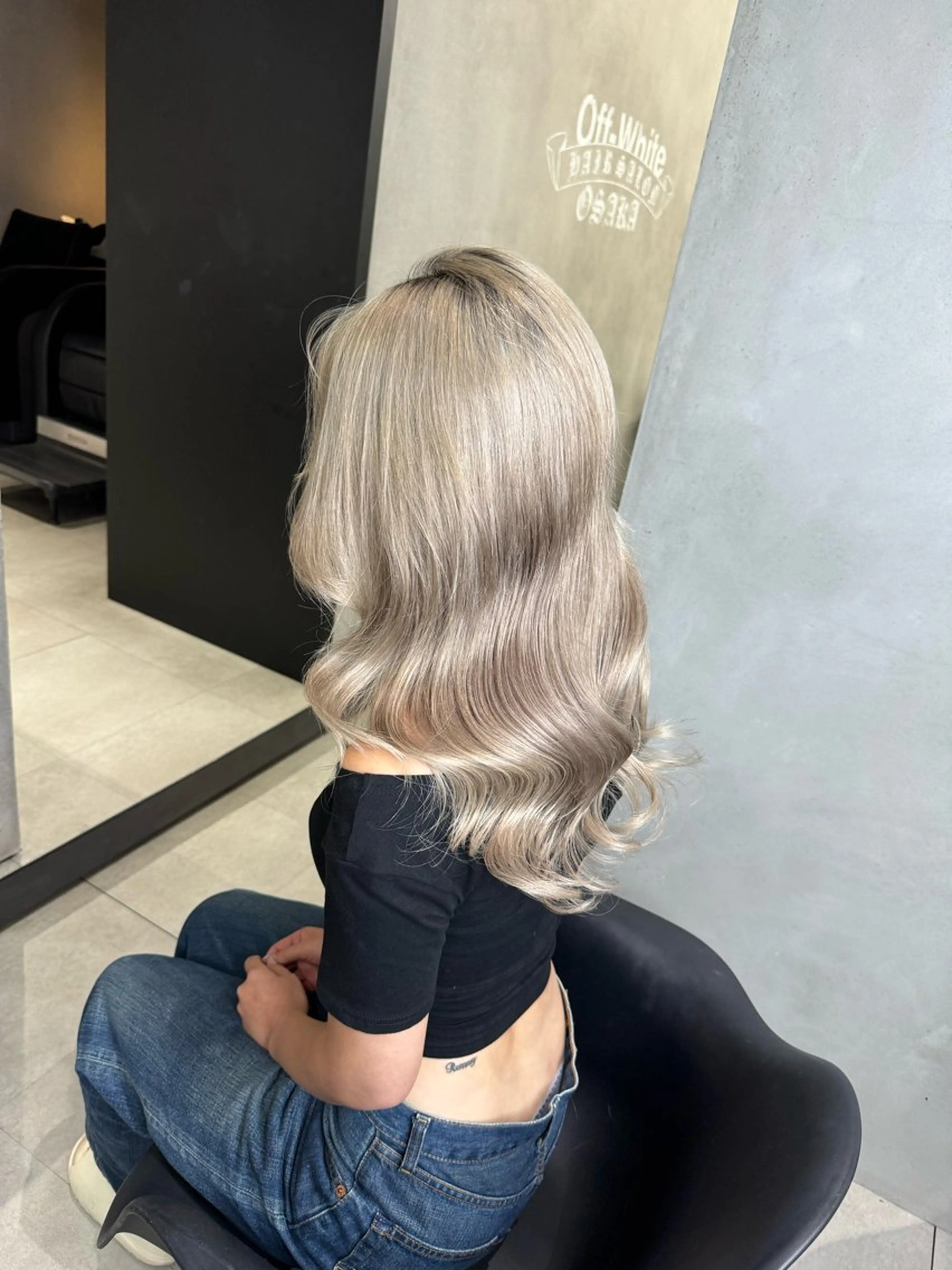 ロング ヘアカラー 🇰🇷韓国風ハイ トーンKANA🖤のヘアスタイル