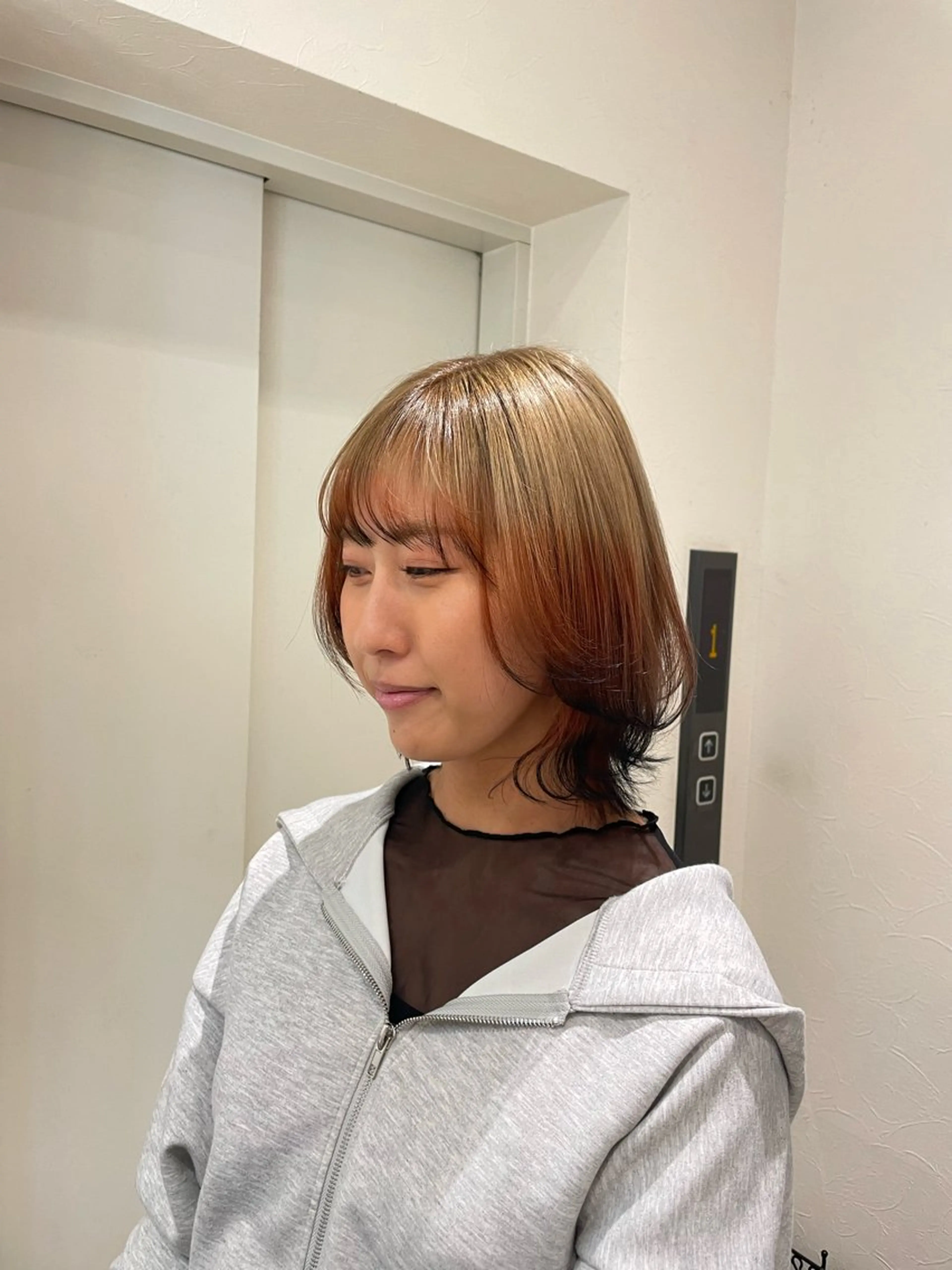 ショート カラー デザインカラー 狐カラー ハイライトカラー ハイライト カット ヘアカラー トリートメント 立川・くびれミディ 旬なデザインカラーのヘアスタイル