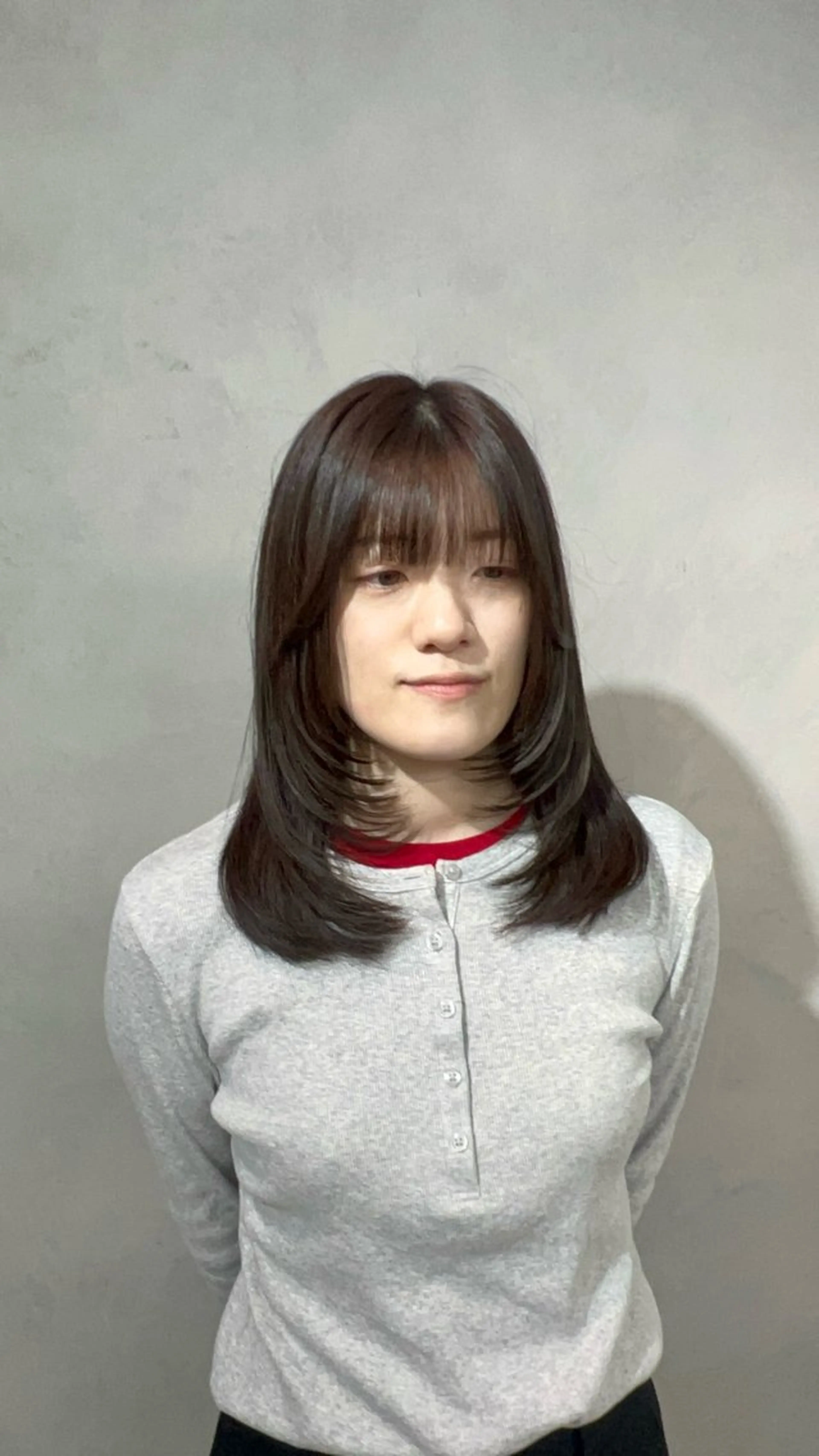 セミロング カラー カット ヘアカラー トリートメント 小森聖奈 韓国風レイヤーカットのヘアスタイル