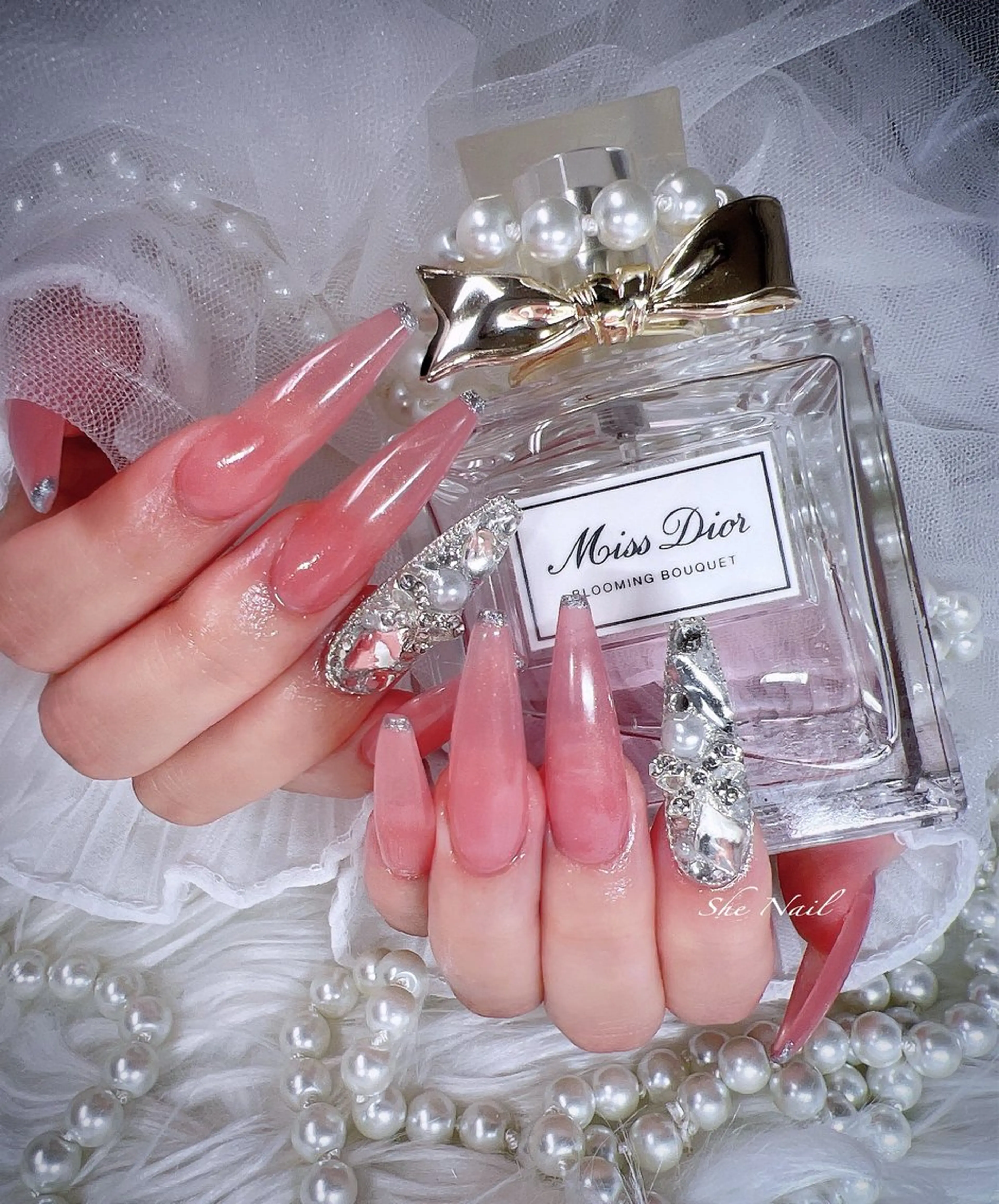 ネイル チークネイル 長さ出し フレンチネイル マグネットネイル 持ち込み ハンドネイル She_nail所属・ELSA_ Bellaのネイルデザイン