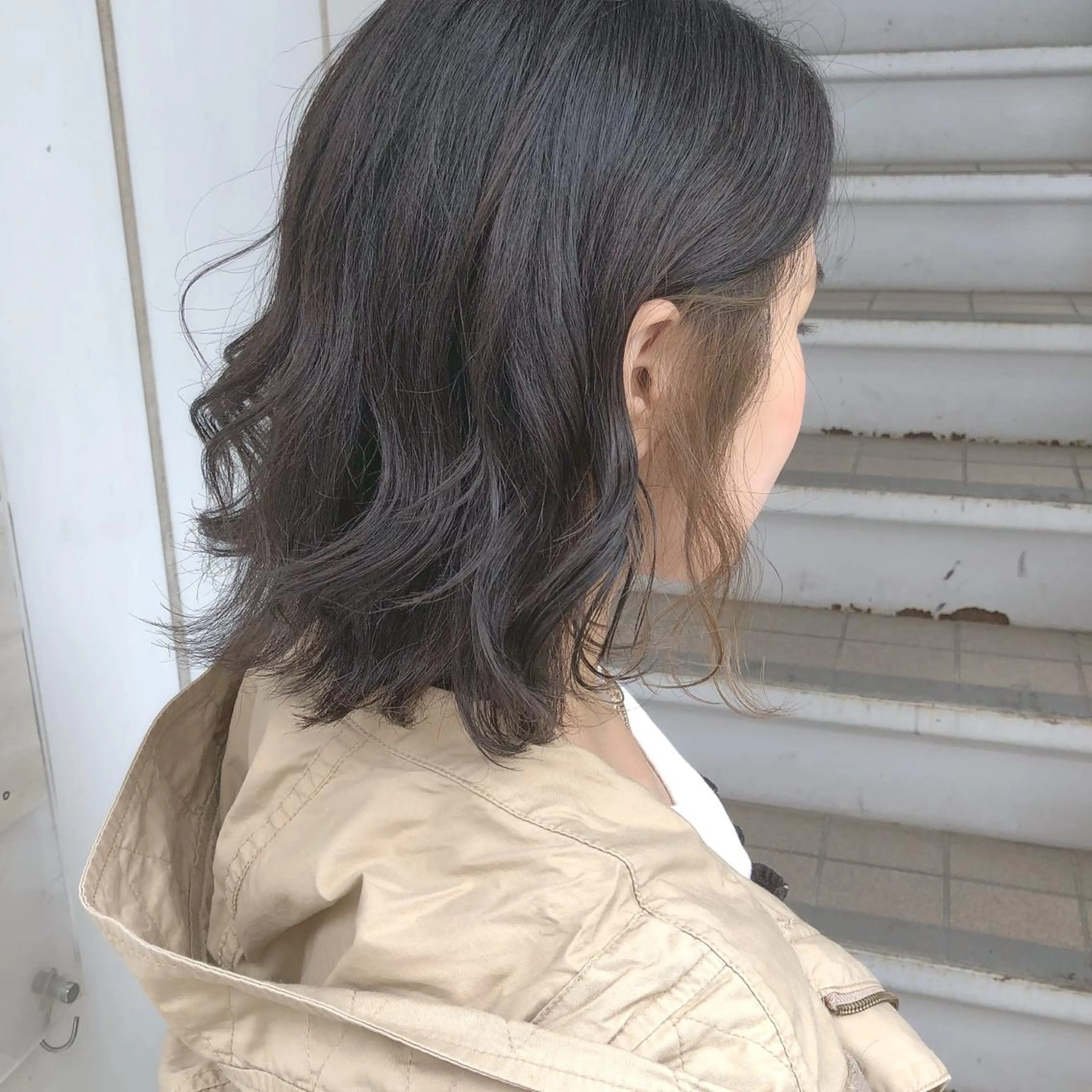 ミディアム カラー イヤリングカラー 榎園 由美のヘアスタイル