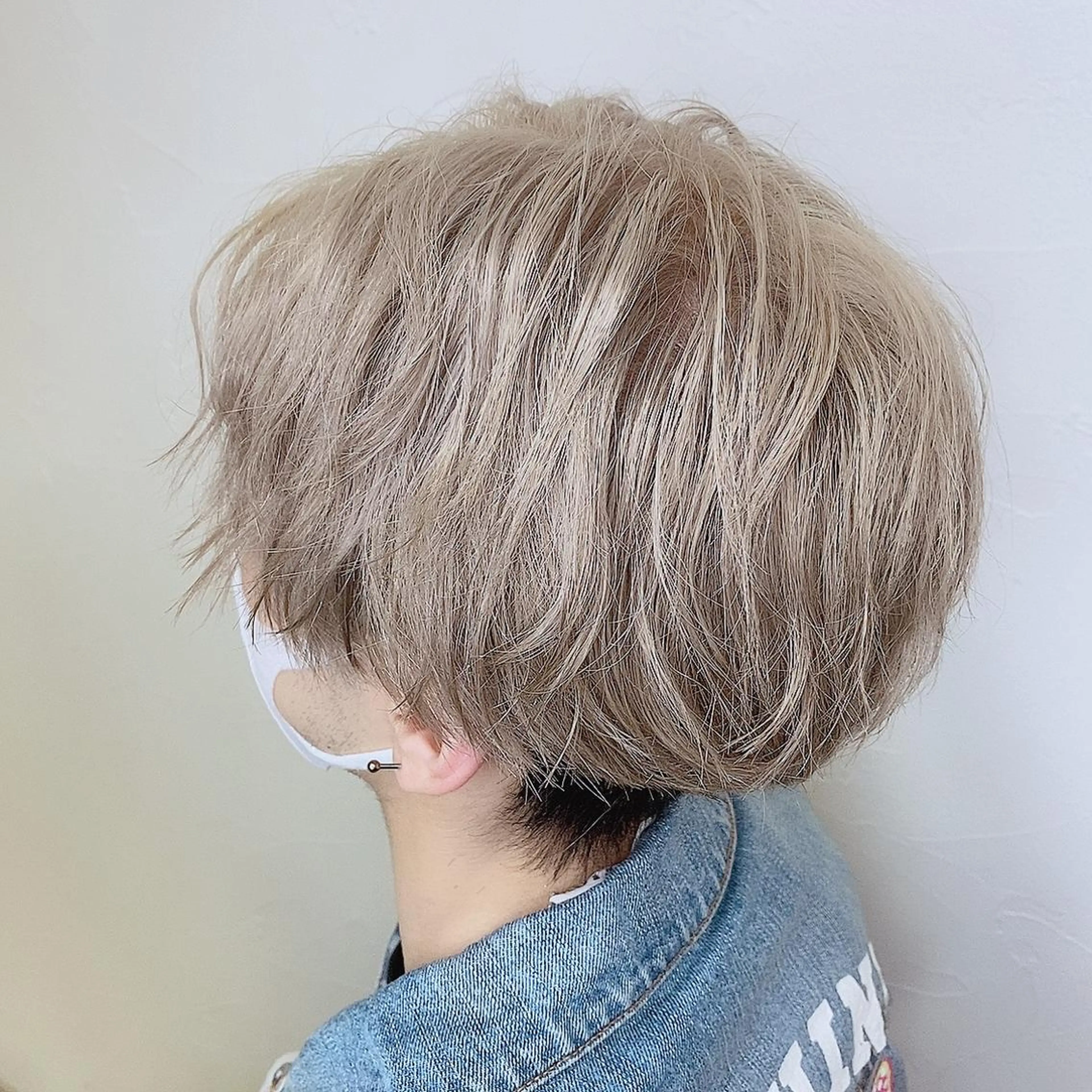 ショート カラー メンズ メンズハイトーン ベージュカラー ハイトーンカラー ハイトーンベージュ 熊谷ウルフ・レイヤー あゆむのヘアスタイル