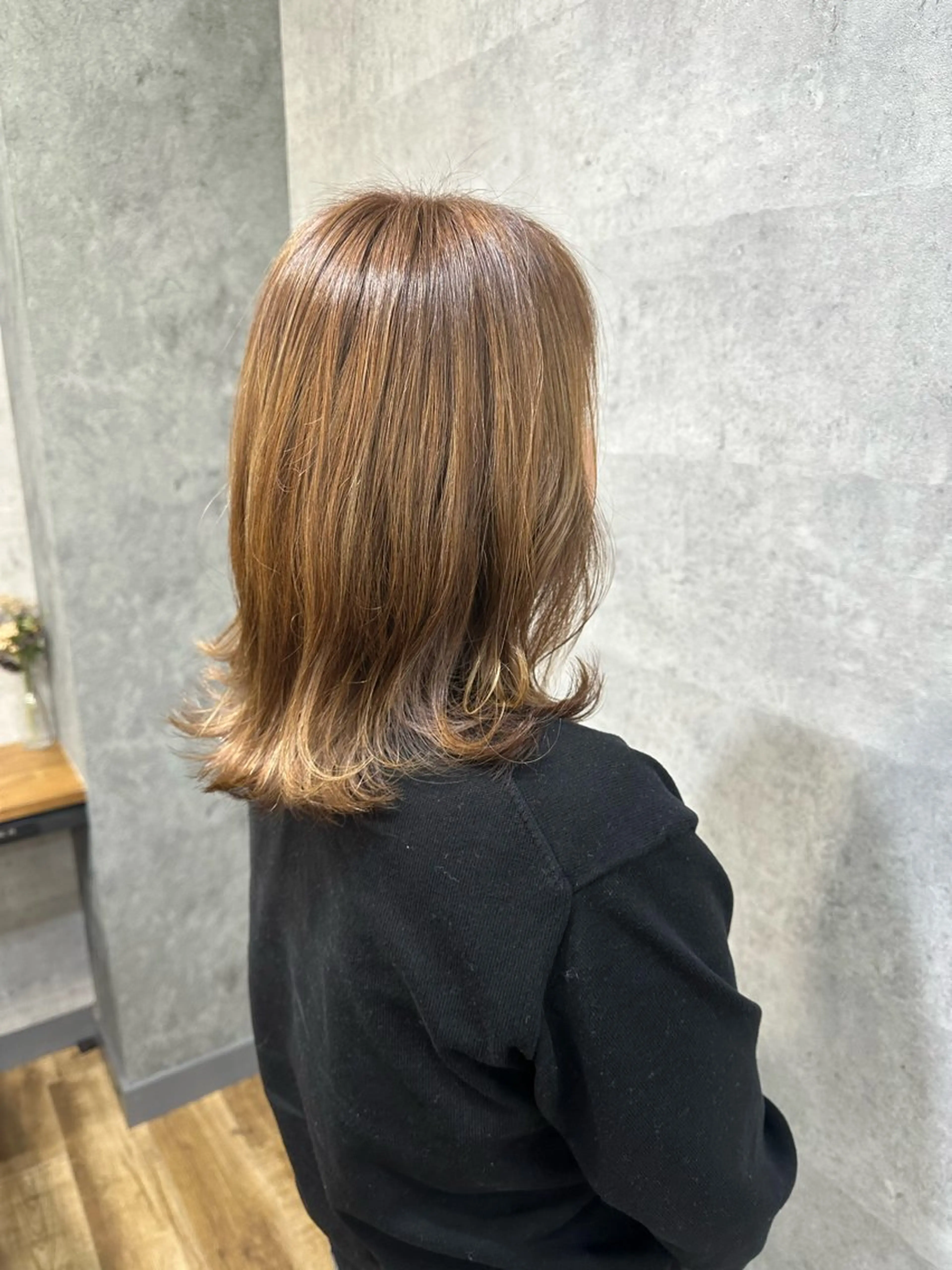セミロング カラー U-ra NAMIのヘアスタイル