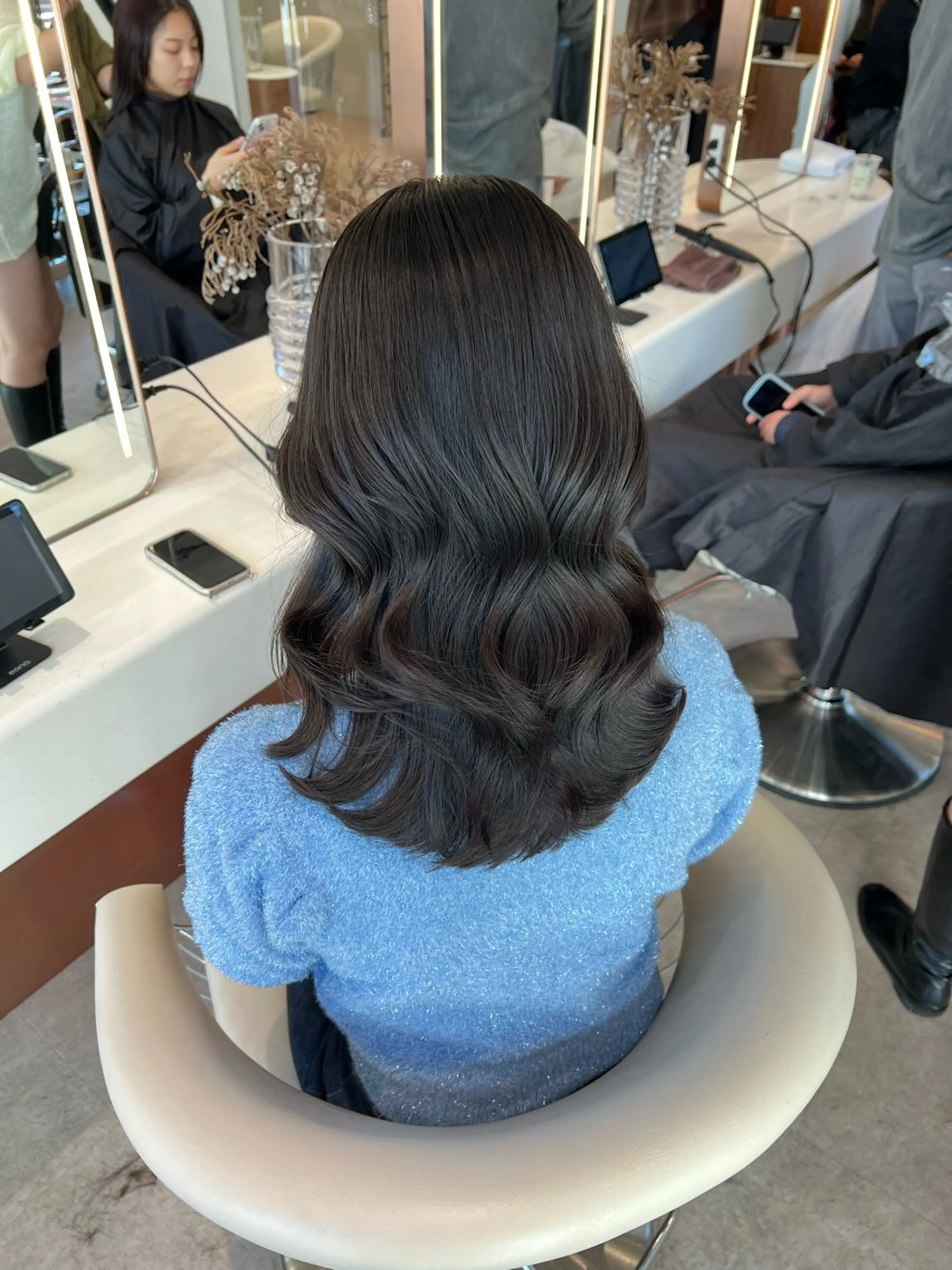 セミロング カラー 黒髪 ブルーカラー ブルーブラック ダークグレー ダークグレージュ カット ヘアカラー トリートメント ヘアセット 韓国レイヤー🇰🇷 韓国研修◎渋谷カイトのヘアスタイル