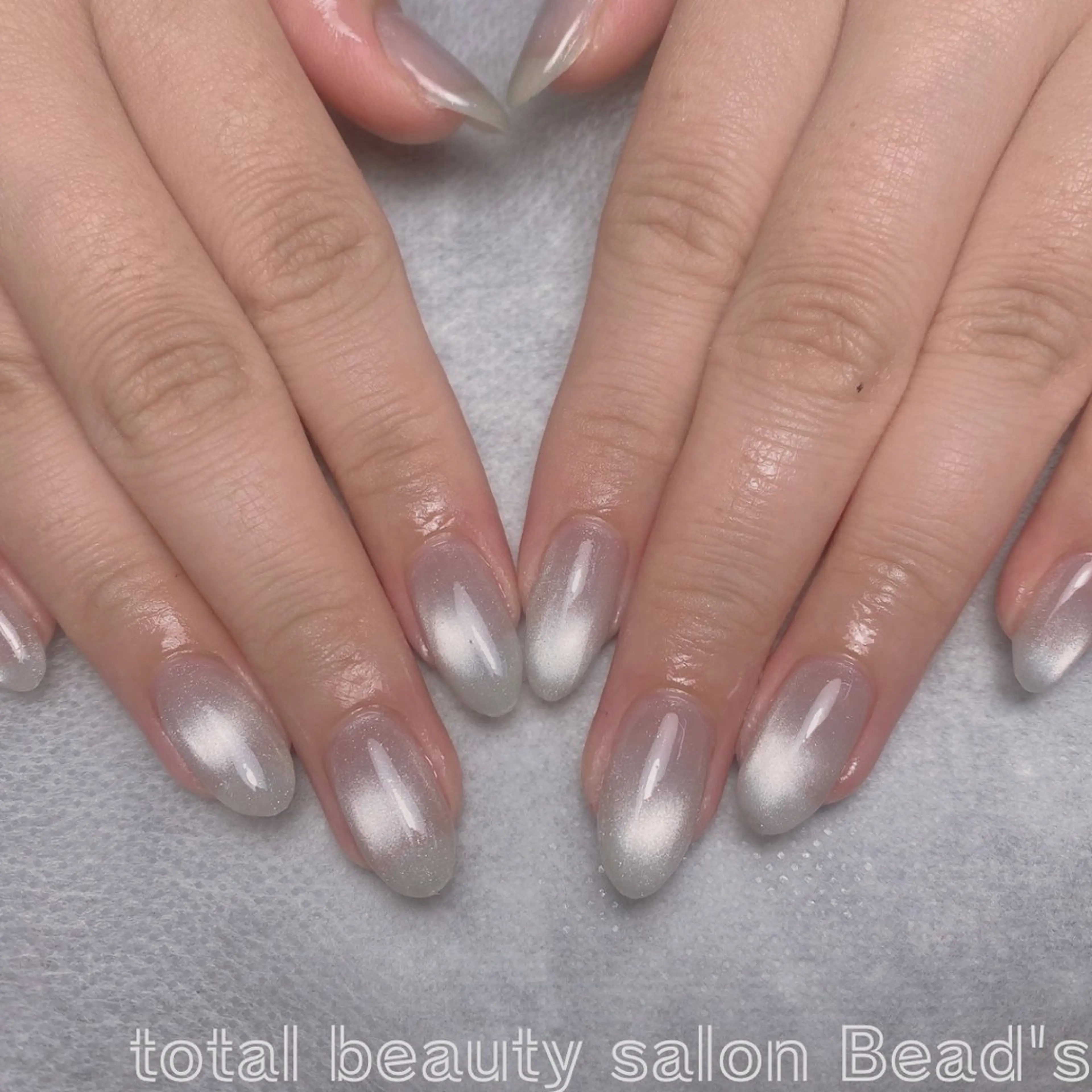 ネイル マグネットネイル マグネットワンカラー ワンカラーネイル ハンドネイル ネイルサロン　ビーズ所属・トータルビューティー サロンビーズ すずのネイルデザイン