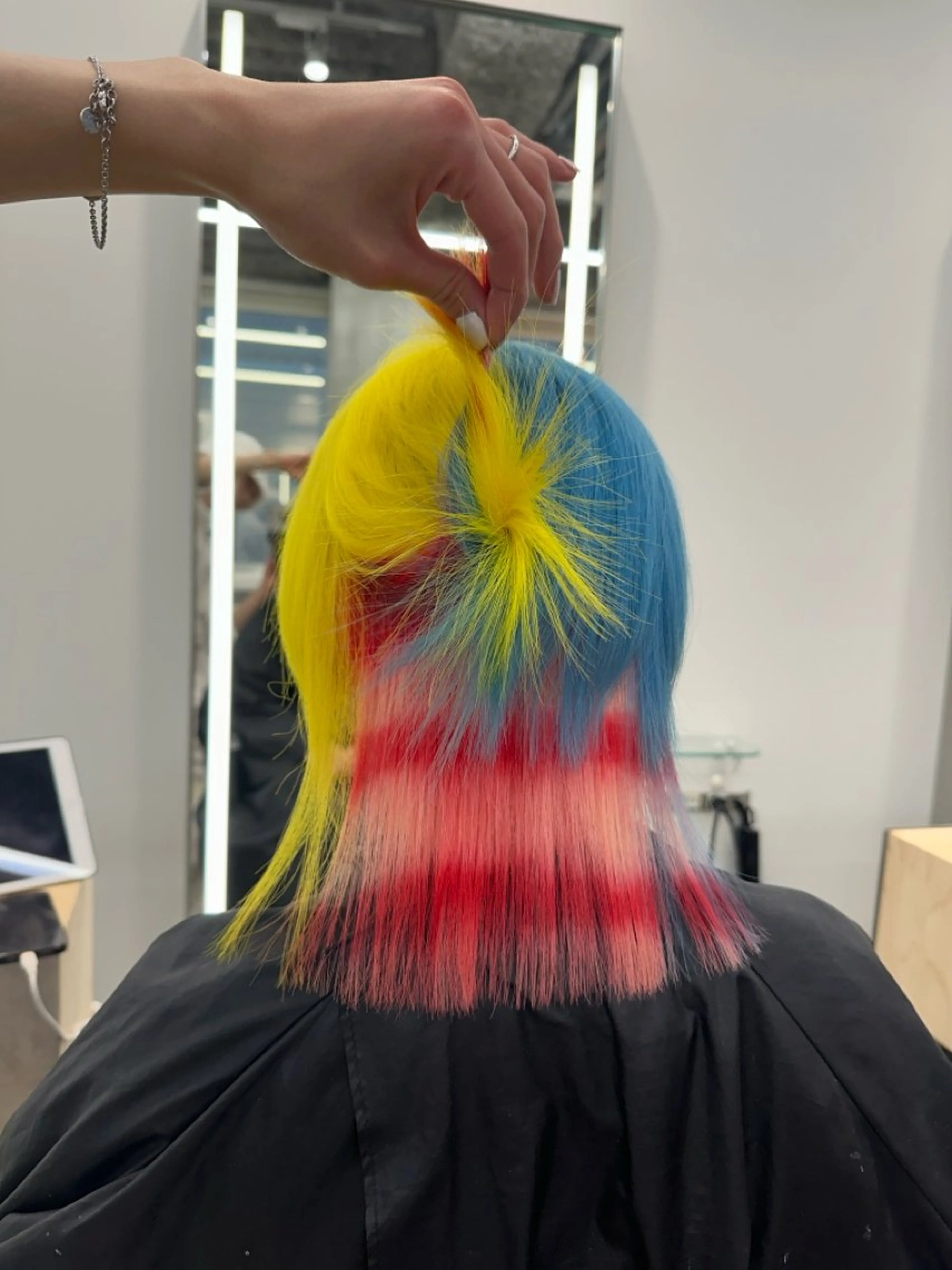 ミディアム カラー アッシュ アッシュグレー ベージュカラー ブリーチ ブロンド ヘアカラー トリートメント 【美髪ハイトーン】 髪質改善/大和🎀のヘアスタイル