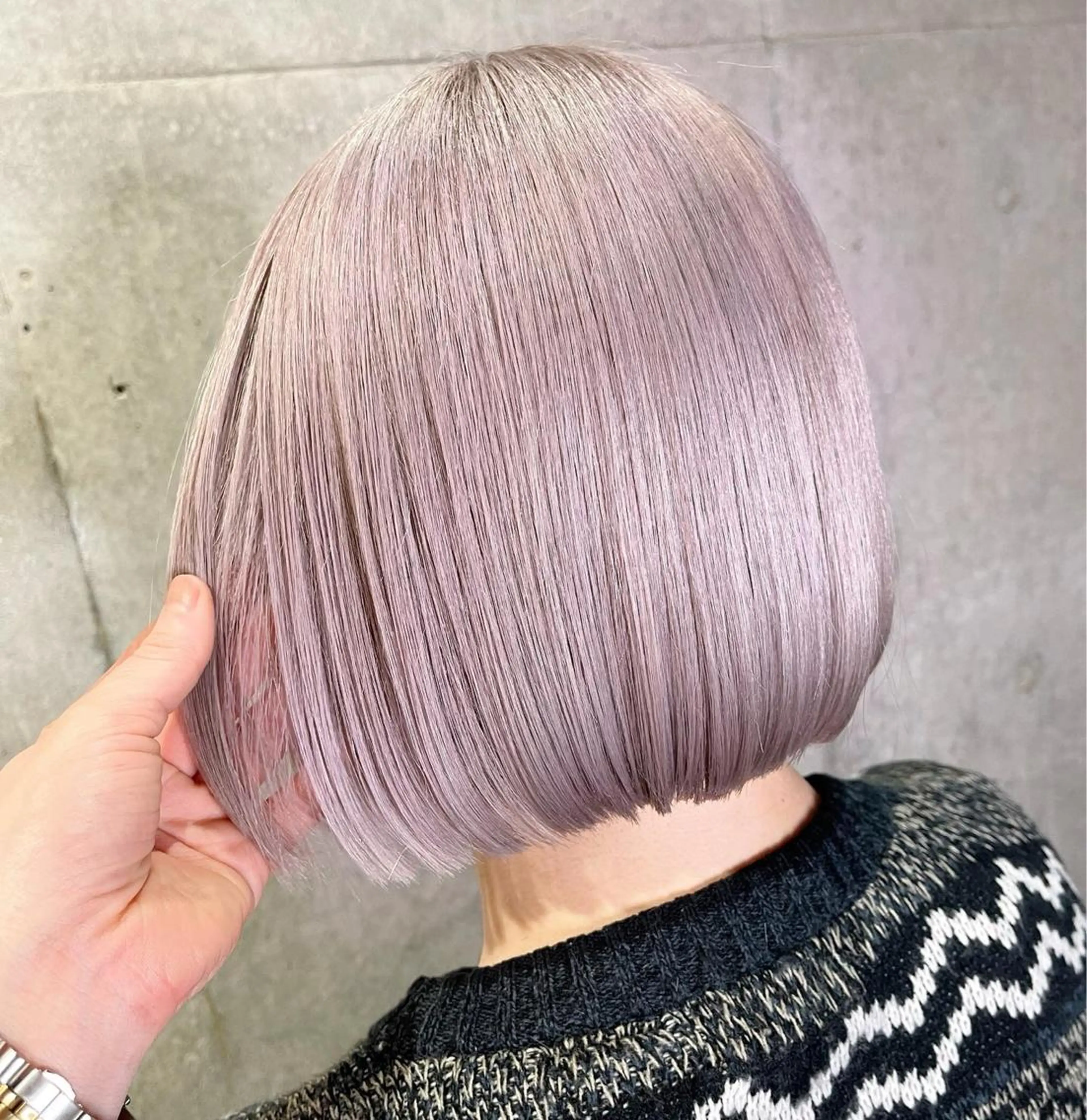 ショート コールネックスザサロン所属・白髪ぼかし×デザイン 🕊️🫧ホウジョウのヘアスタイル