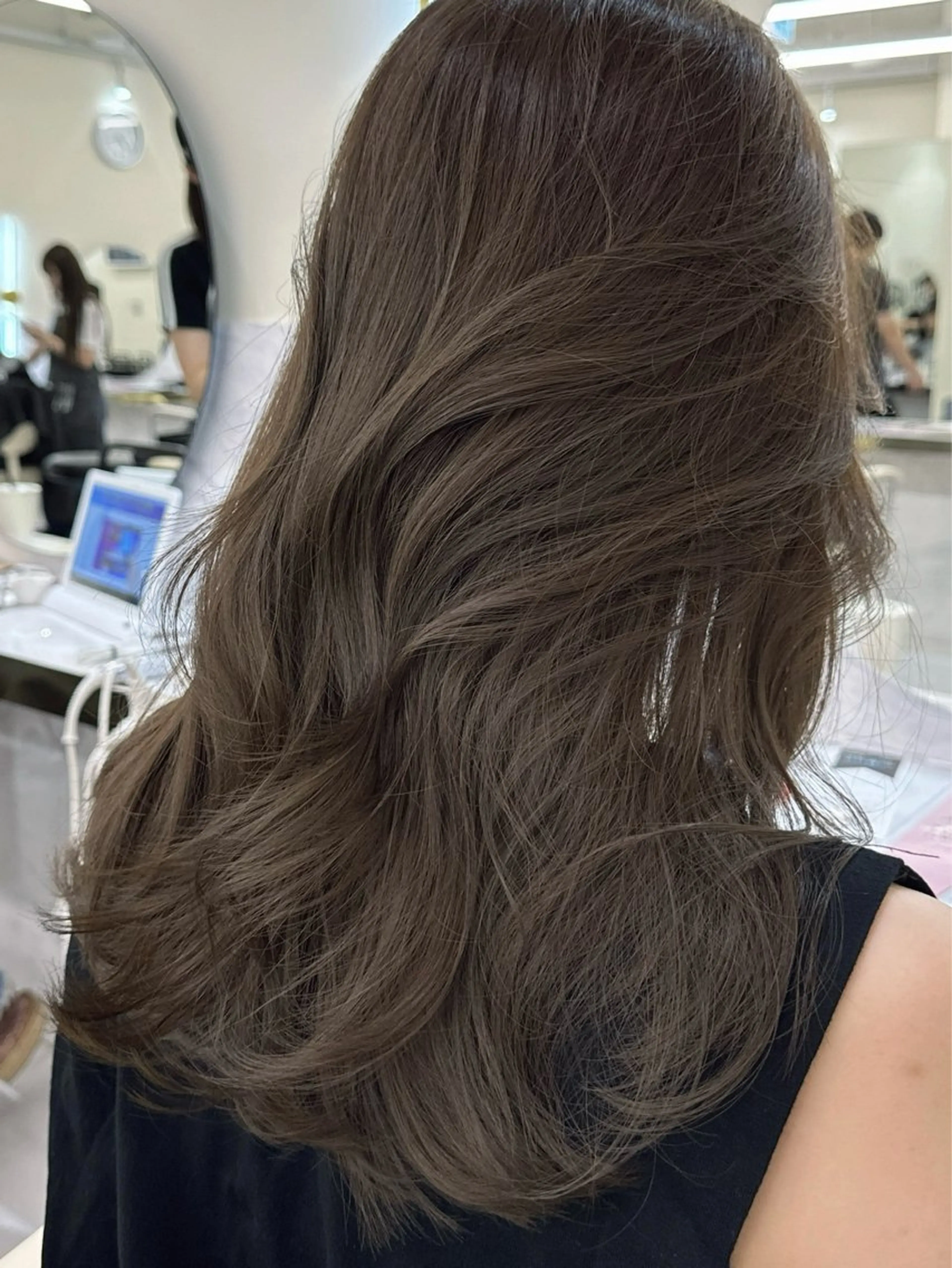 セミロング カラー アッシュ ベージュカラー ブリーチ 透明感カラー ダブルカラー カット ヘアカラー レイヤー /髪質改善/ariのヘアスタイル