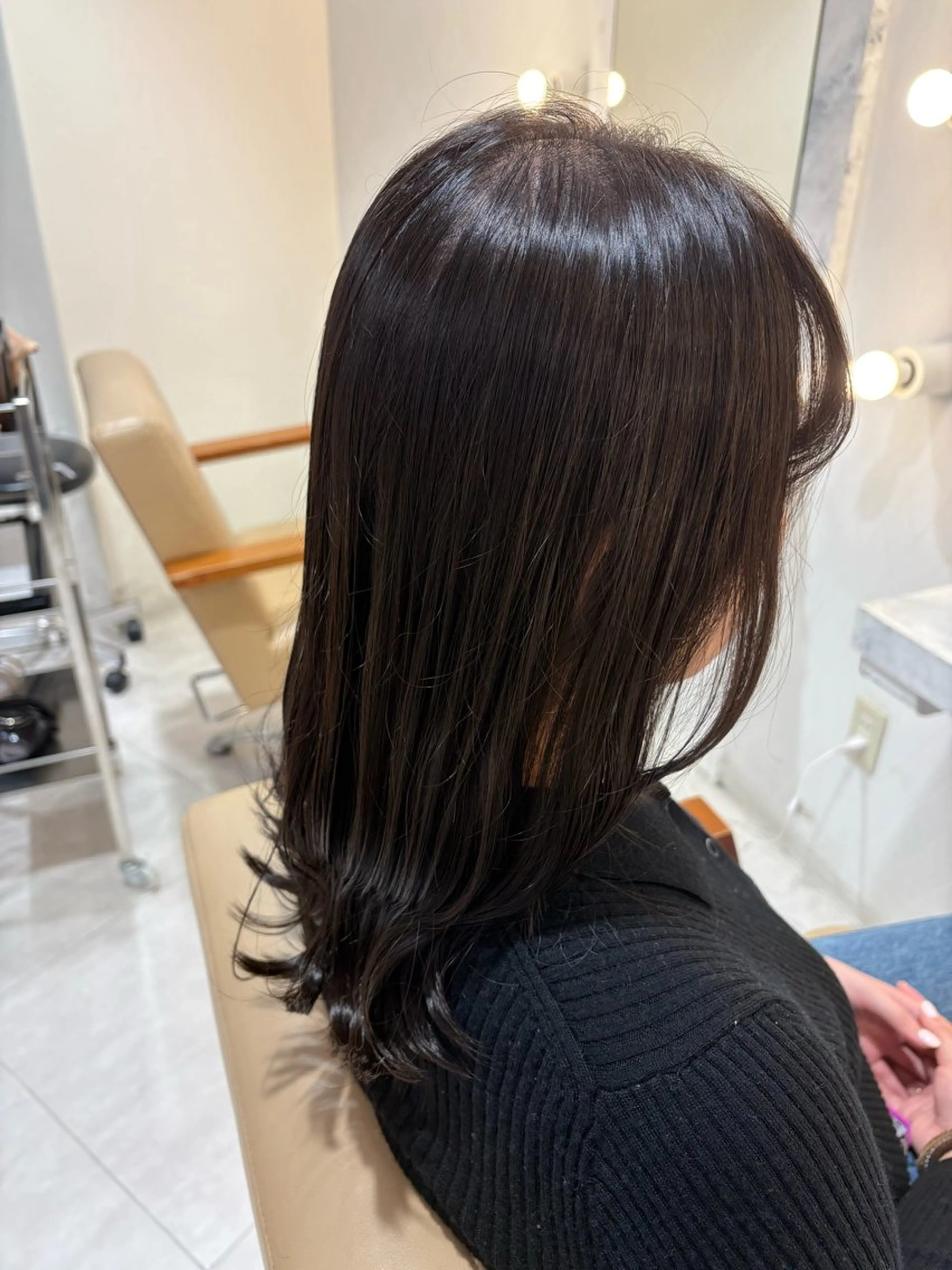 セミロング カラー グレージュ ヘアカラー 新庄 雪乃のヘアスタイル