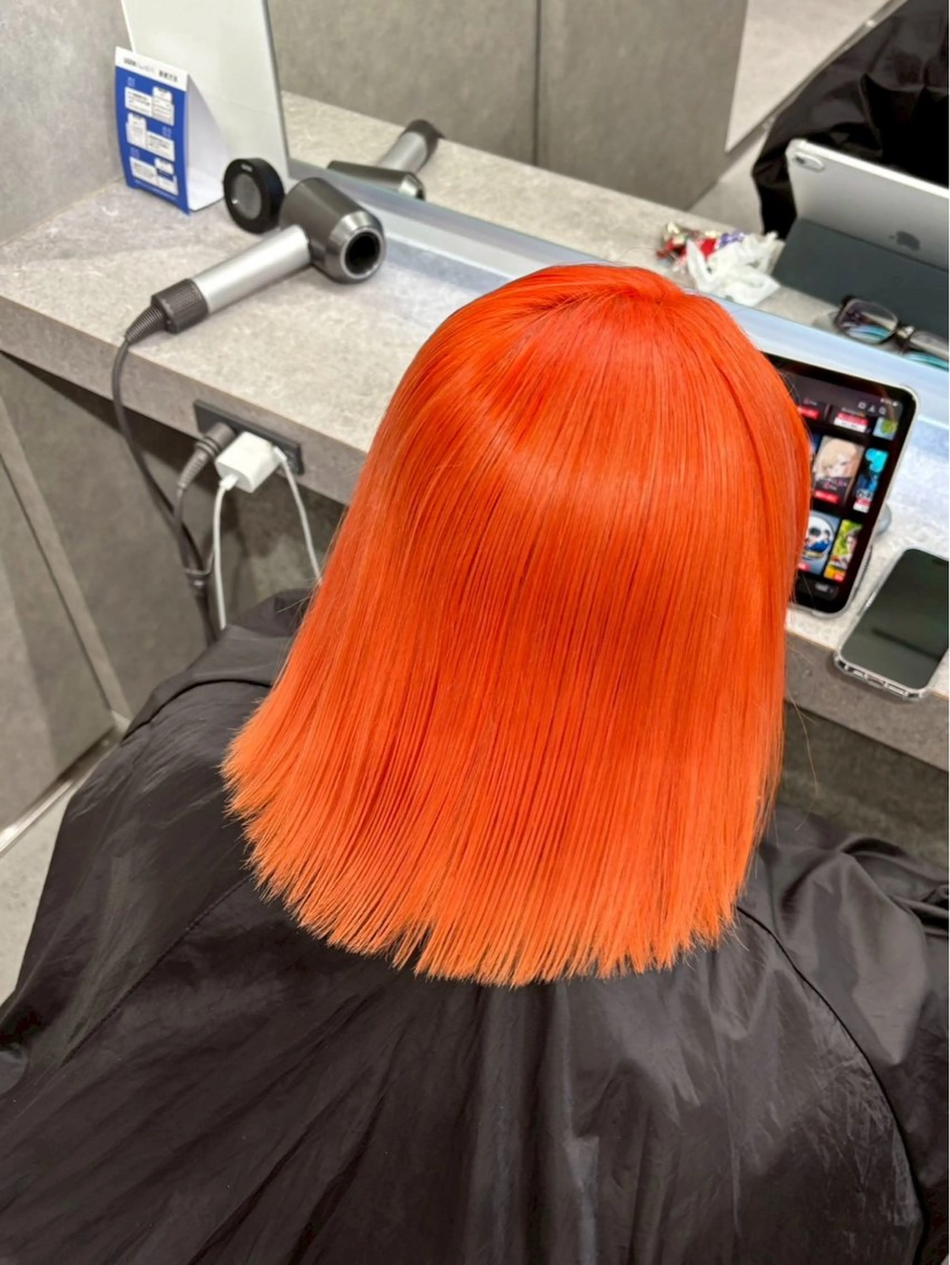 セミロング カラー ブリーチ オレンジ ヘアカラー いろあそび mahoのヘアスタイル