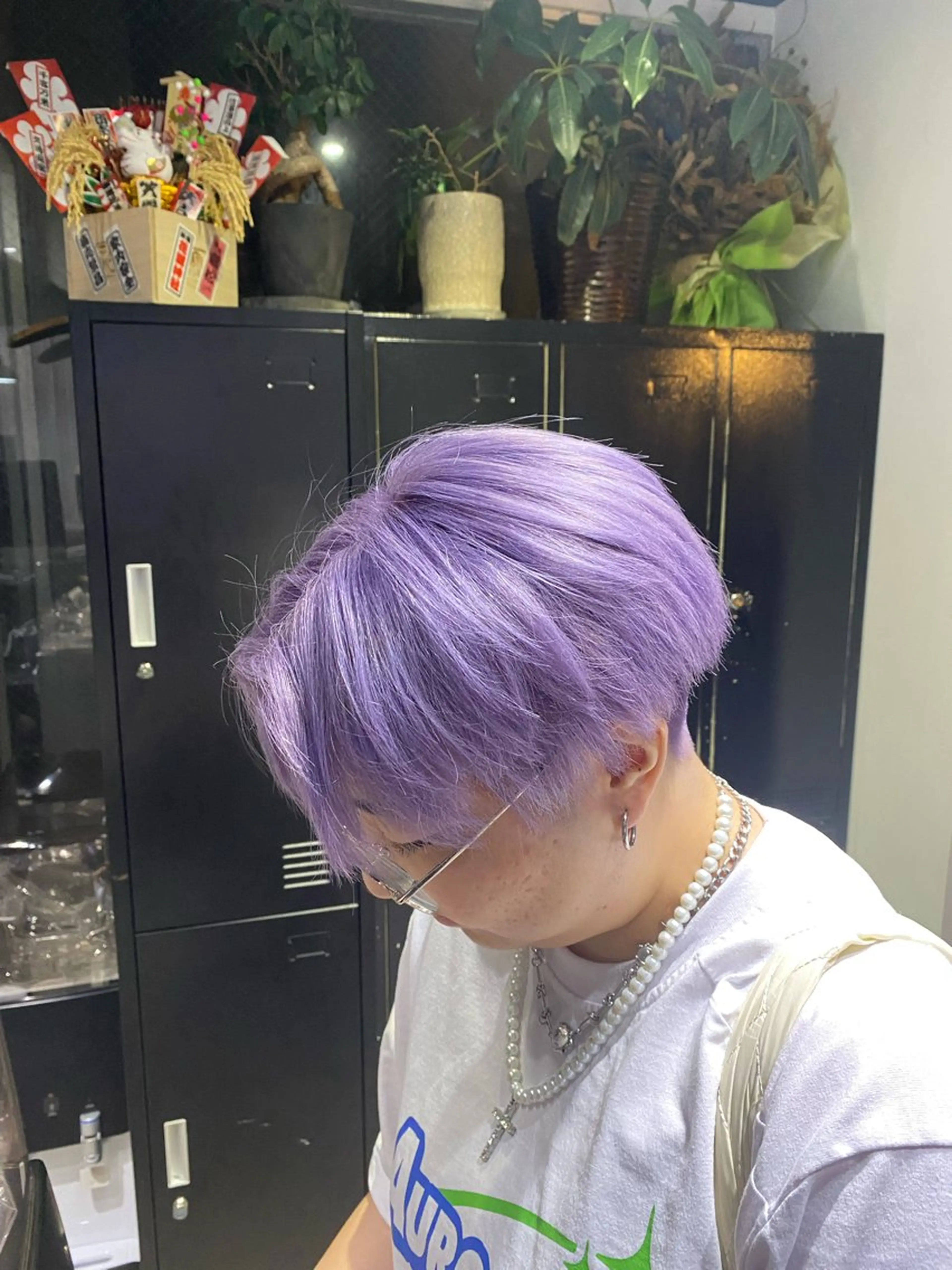 ショート パープルカラー 山影✨バレイヤージュ ハイライト✨メンズ◎のヘアスタイル